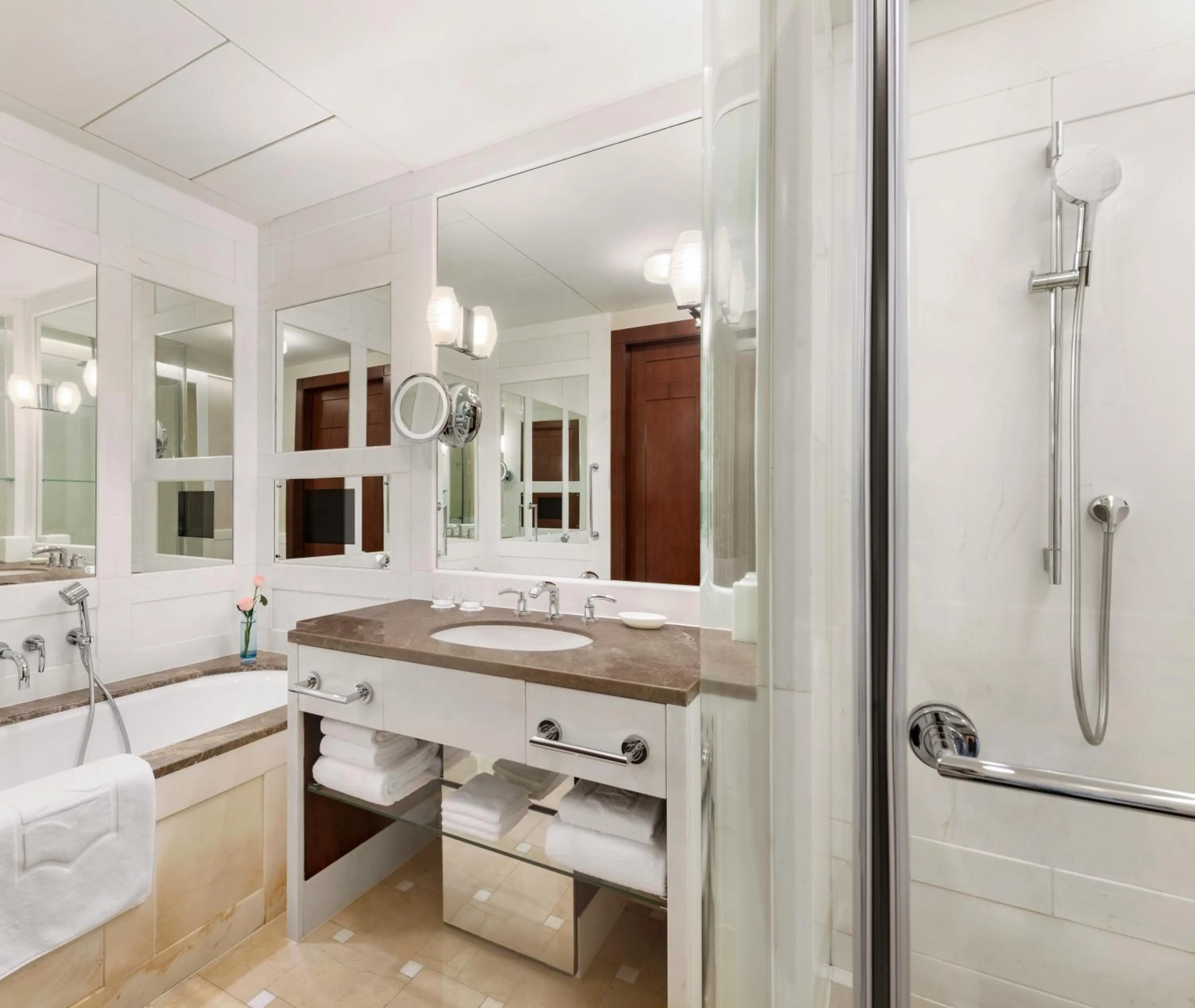 Shower in Futian Shangri-La, Shenzhen