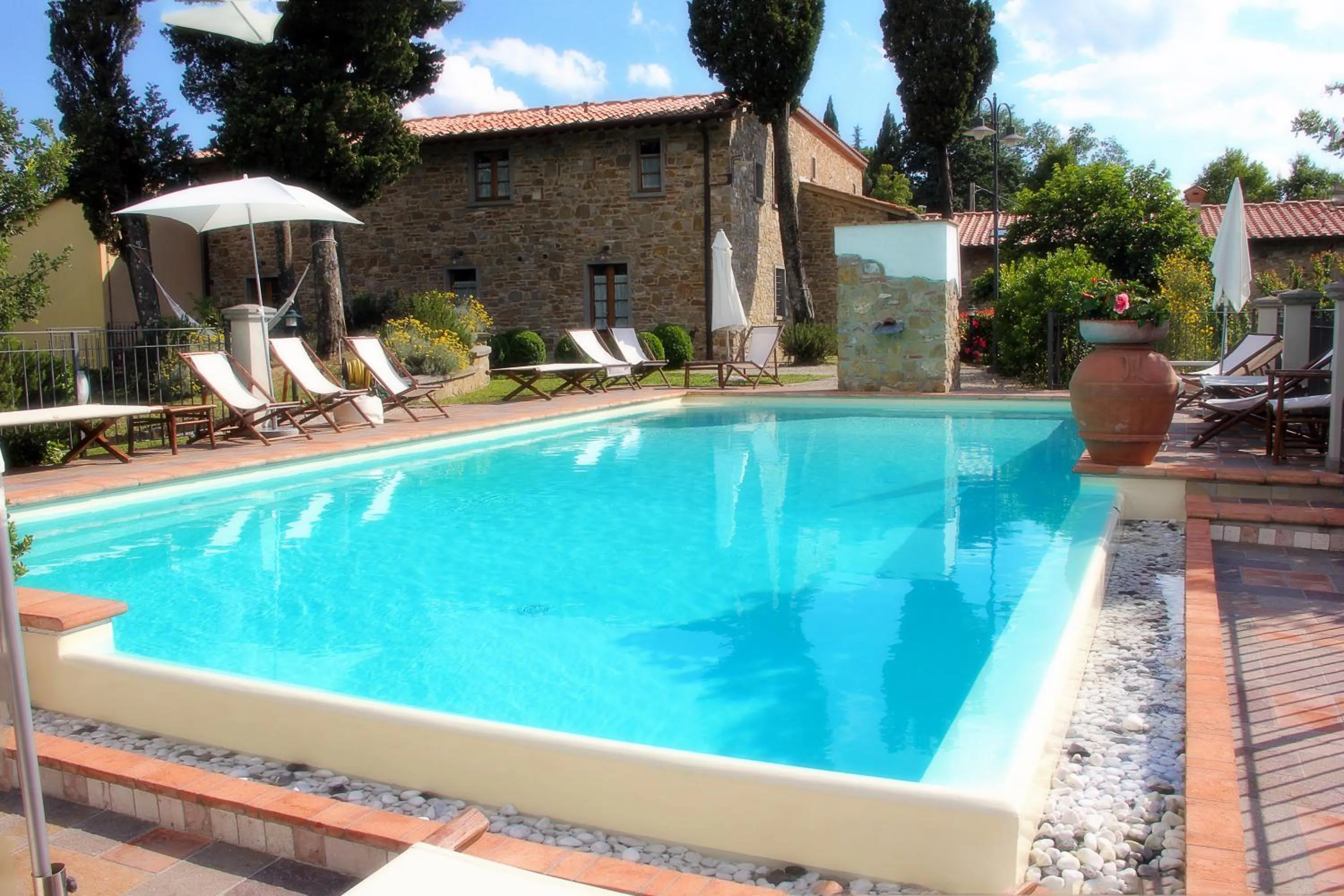 Swimming pool in Residence il Poggiolino