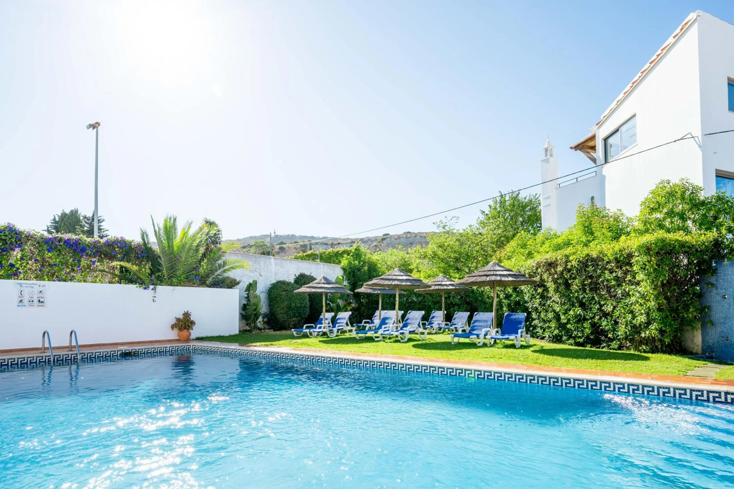 Swimming pool in Oasis Beach Apartments