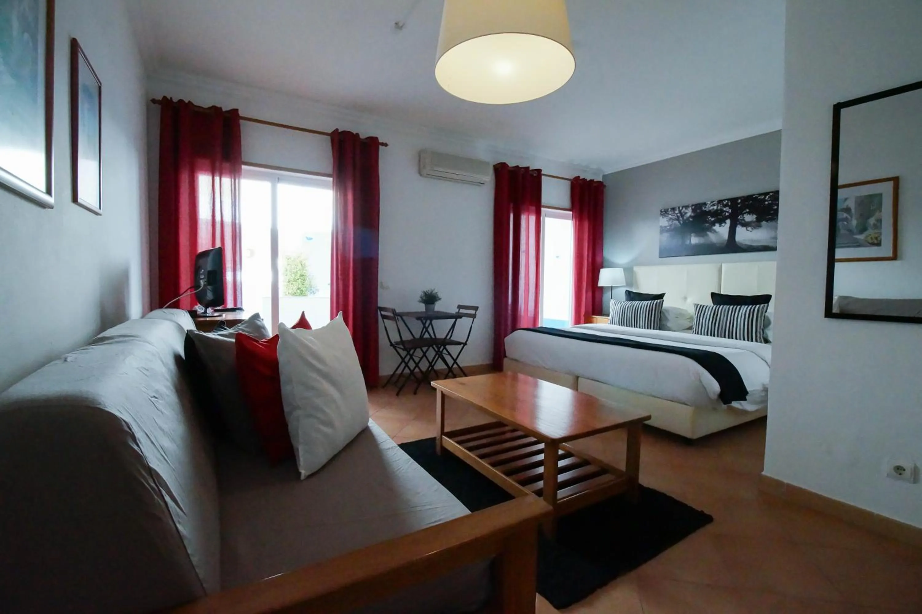 Decorative detail, Bed in Oasis Beach Apartments