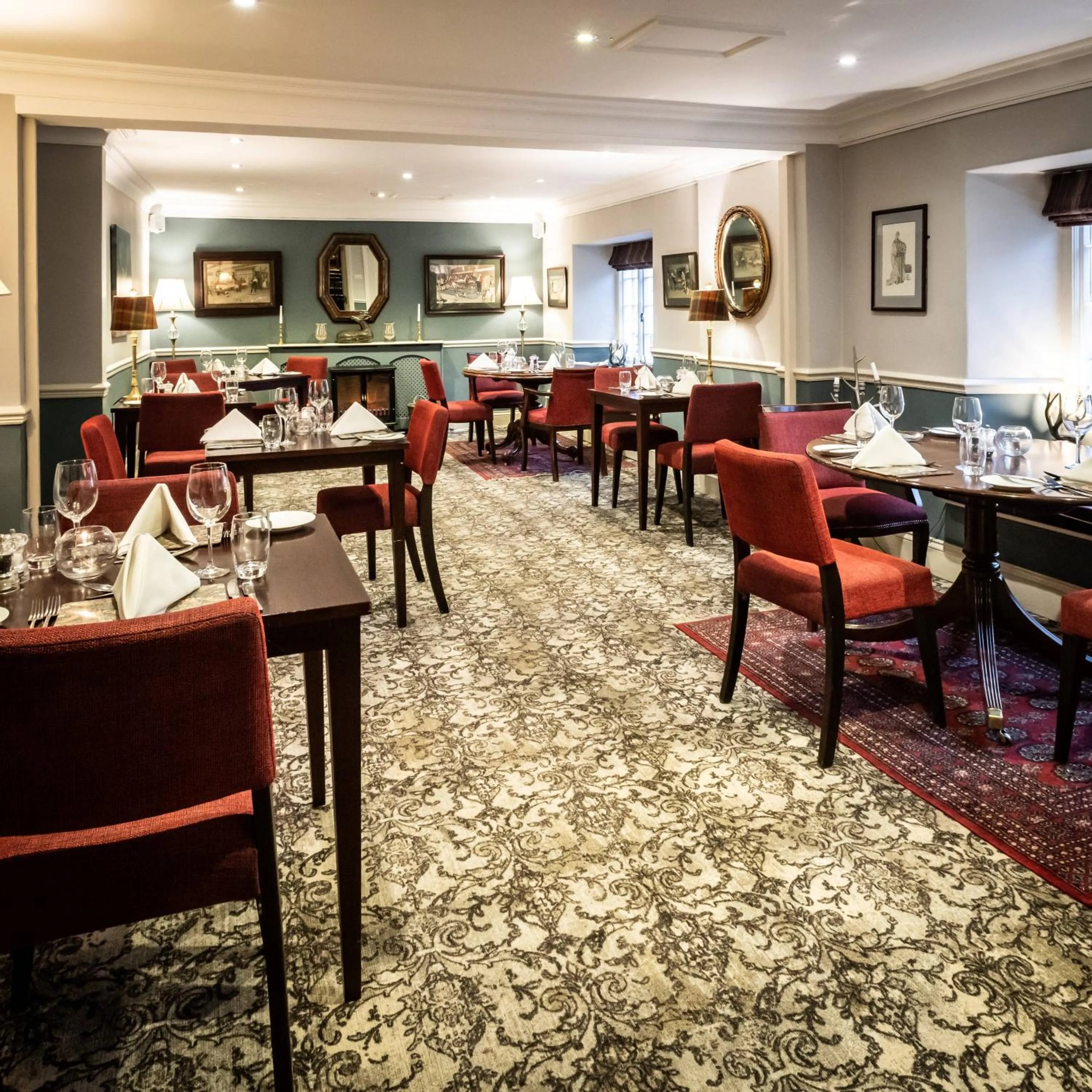 Restaurant/places to eat in Luttrell Arms
