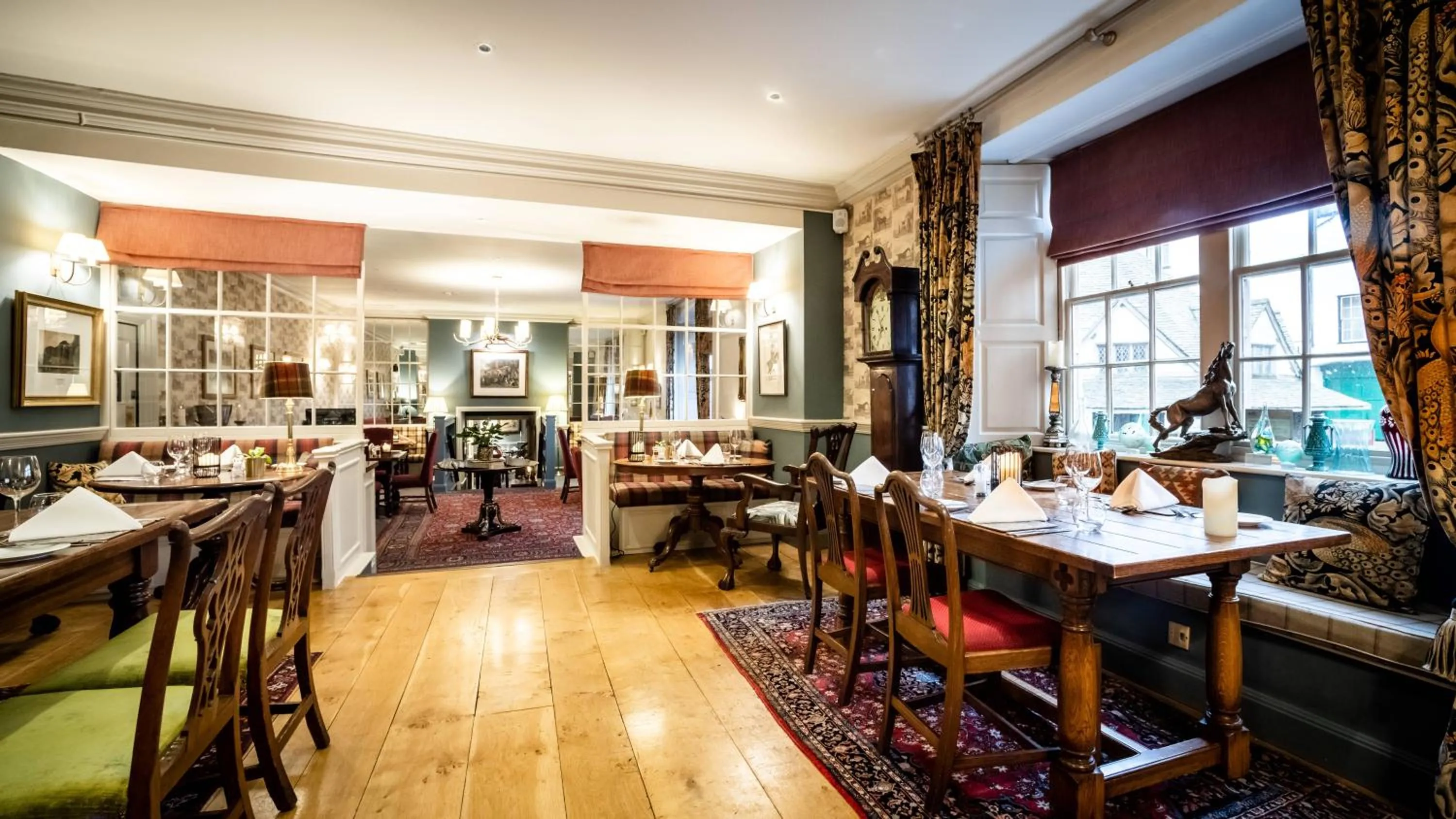 Restaurant/places to eat in Luttrell Arms