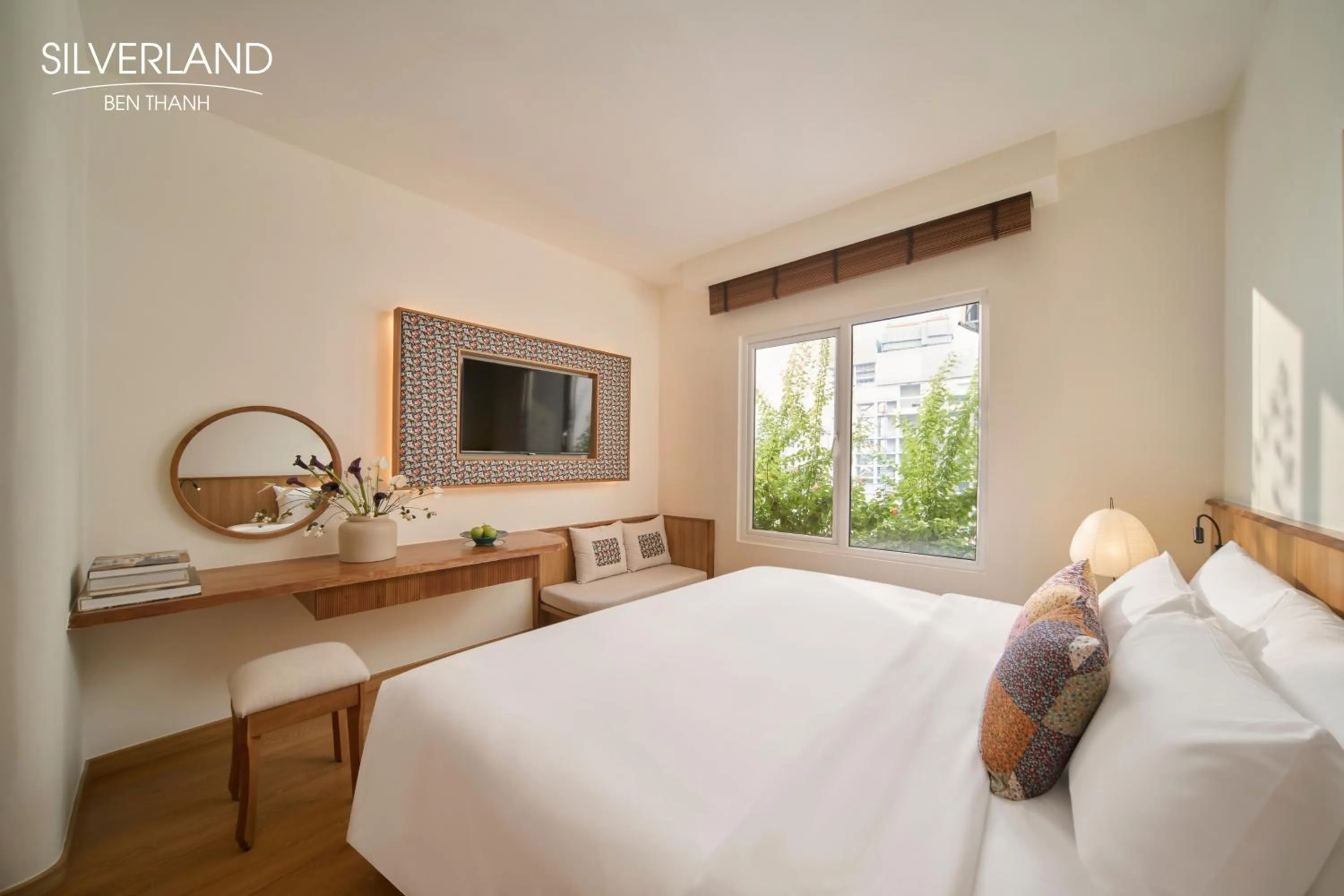 Photo of the whole room, Bed in Silverland Bến Thành