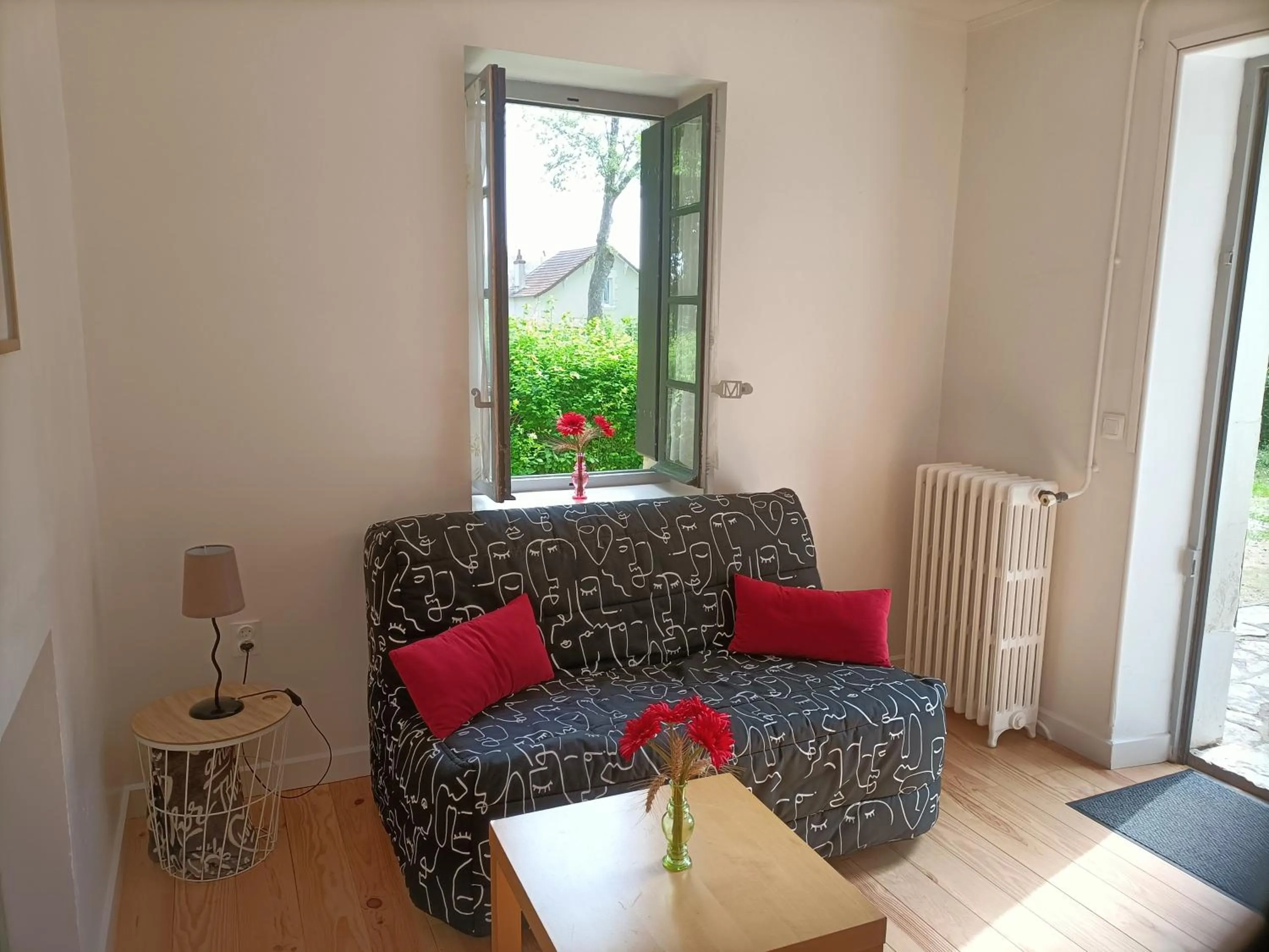 Living room in VILLA ESPERANZA Suite de plain-pied, indépendante, 1 à 4 personnes proche Zoo de Beauval et châteaux de La Loire