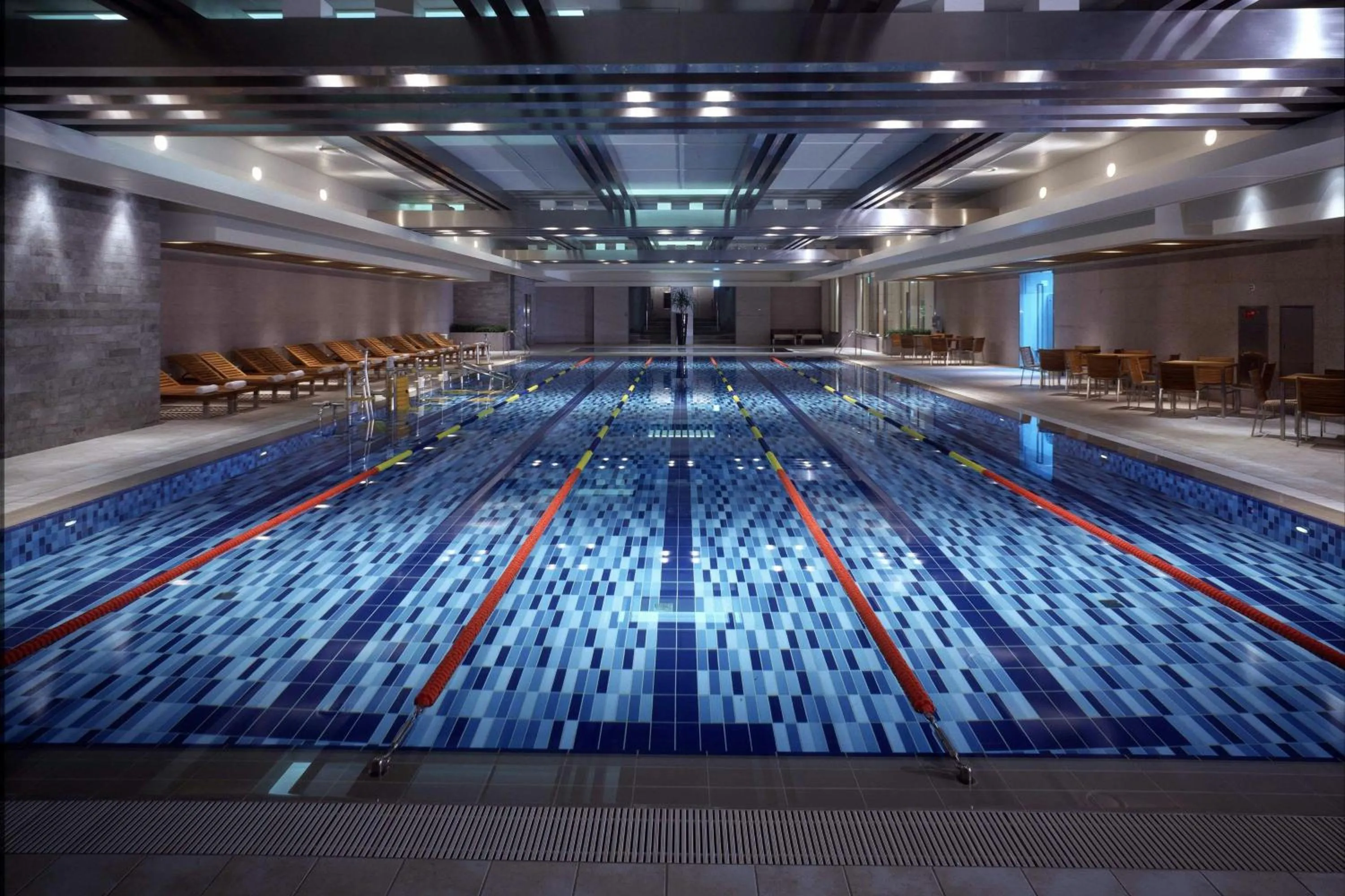 Swimming pool in Marriott Executive Apartment Seoul