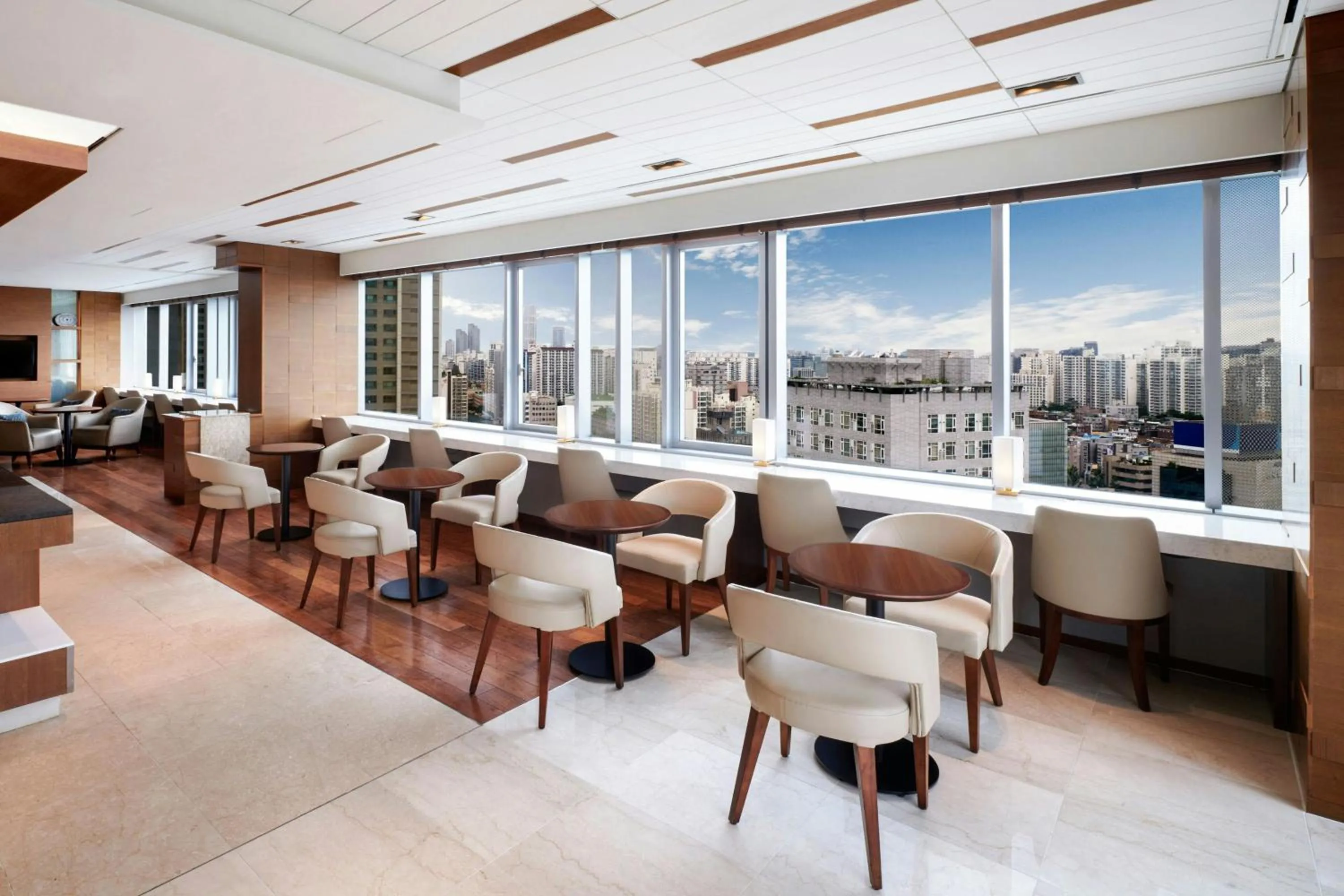 Lounge or bar in Courtyard By Marriott Seoul Times Square