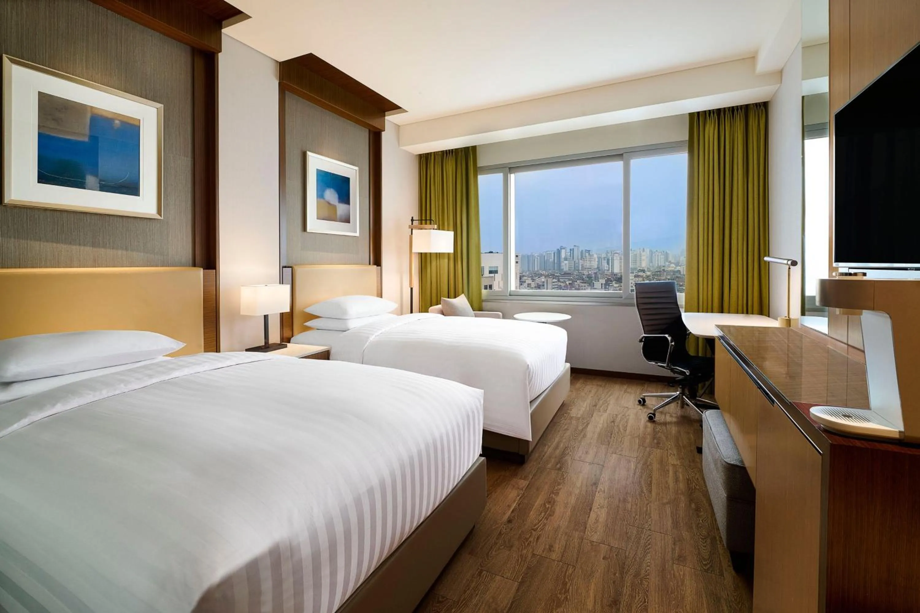Photo of the whole room, Bed in Courtyard By Marriott Seoul Times Square