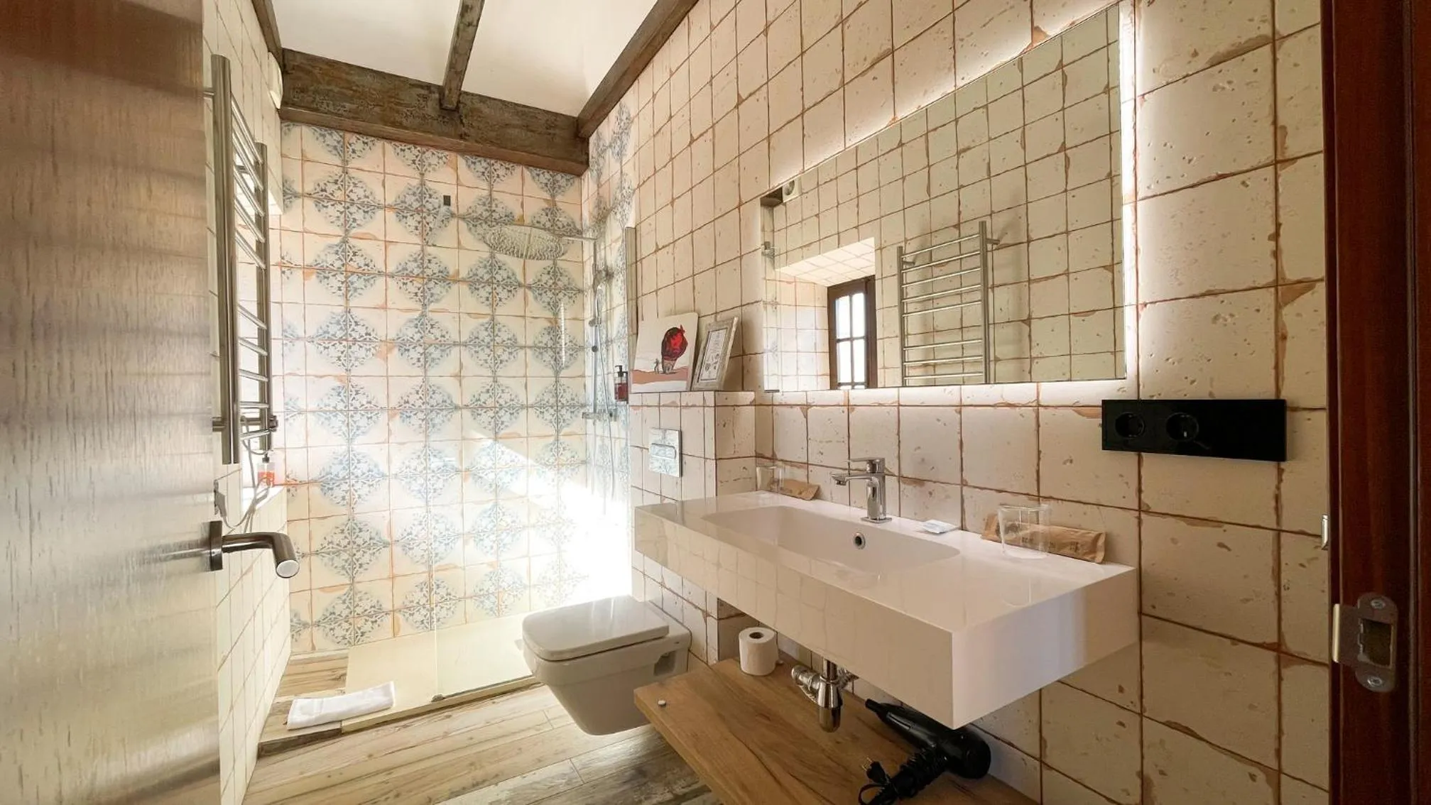 Shower in Hotel Molí de l'Escala