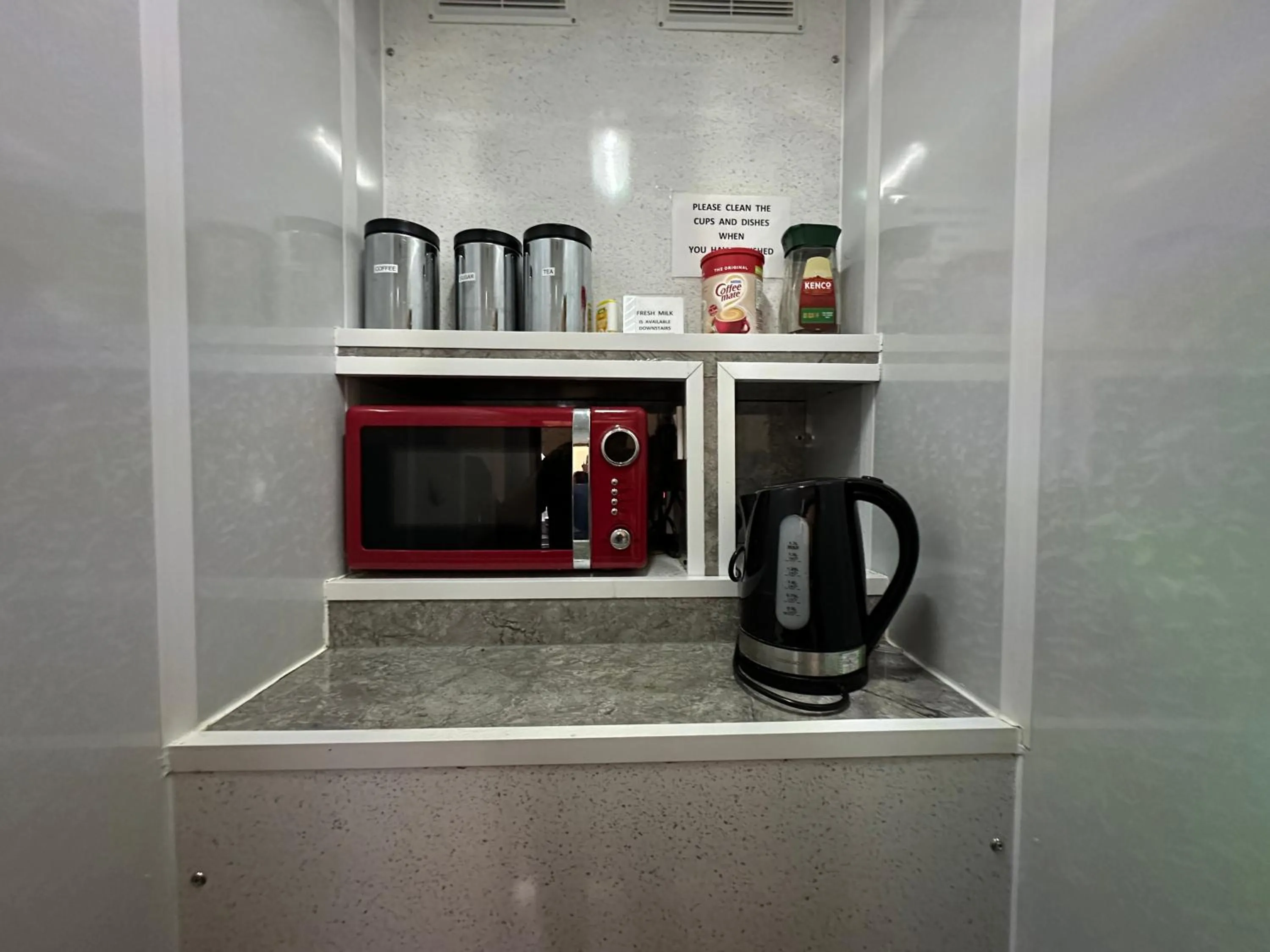 Coffee/tea facilities in OYO The Bentleys Hotel