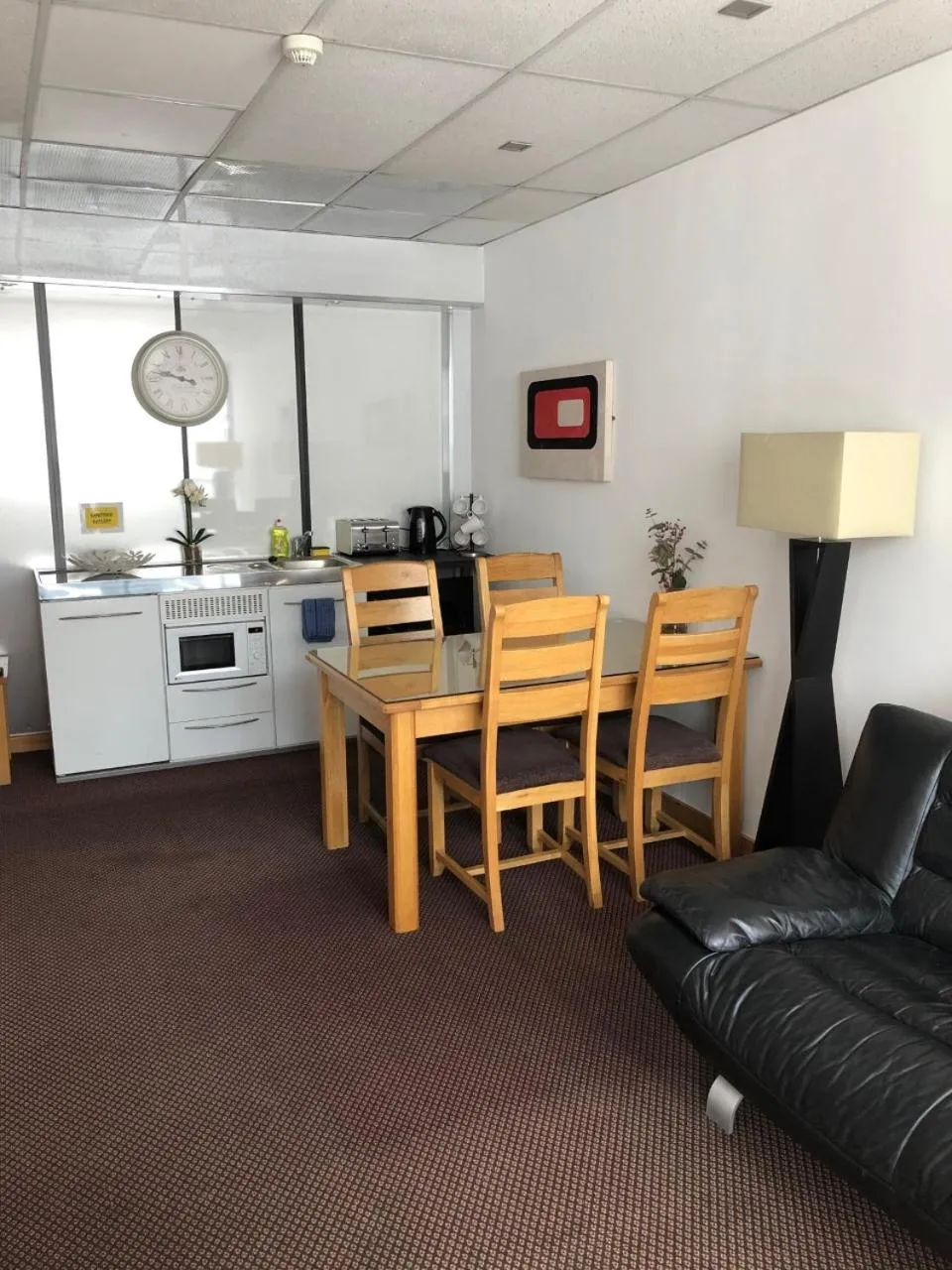 Kitchen or kitchenette in OYO The Bentleys Hotel