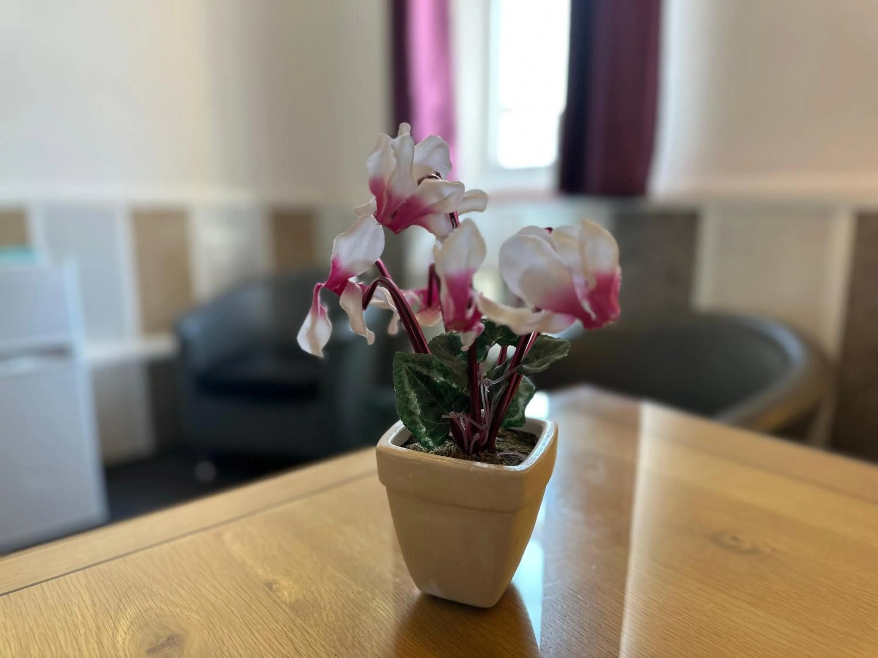 Living room in OYO The Bentleys Hotel