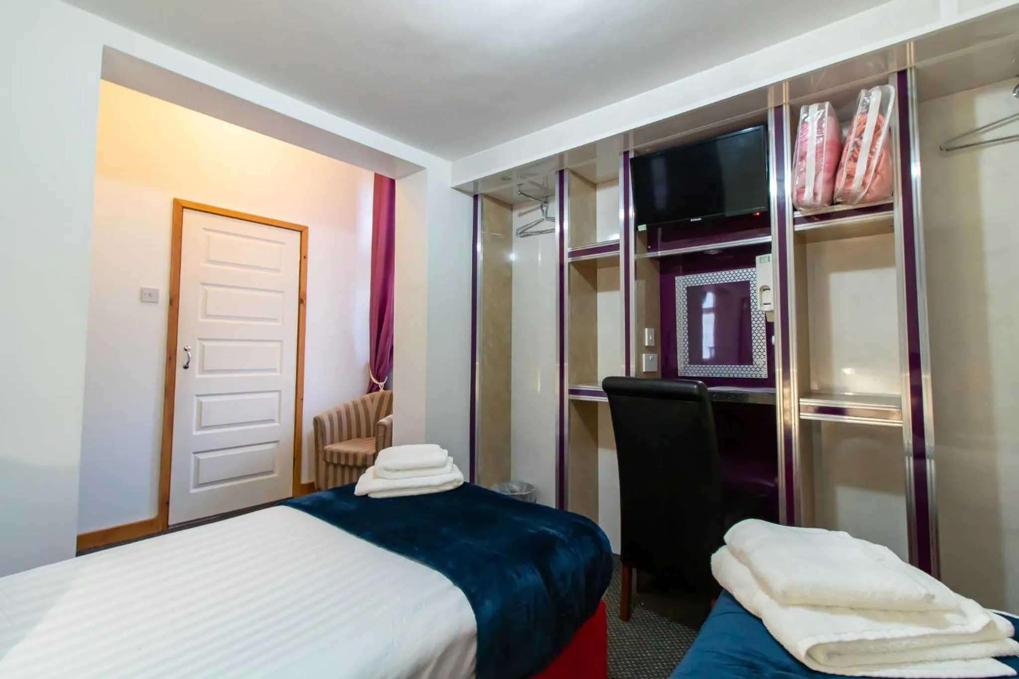 Bedroom, Bed in OYO The Bentleys Hotel