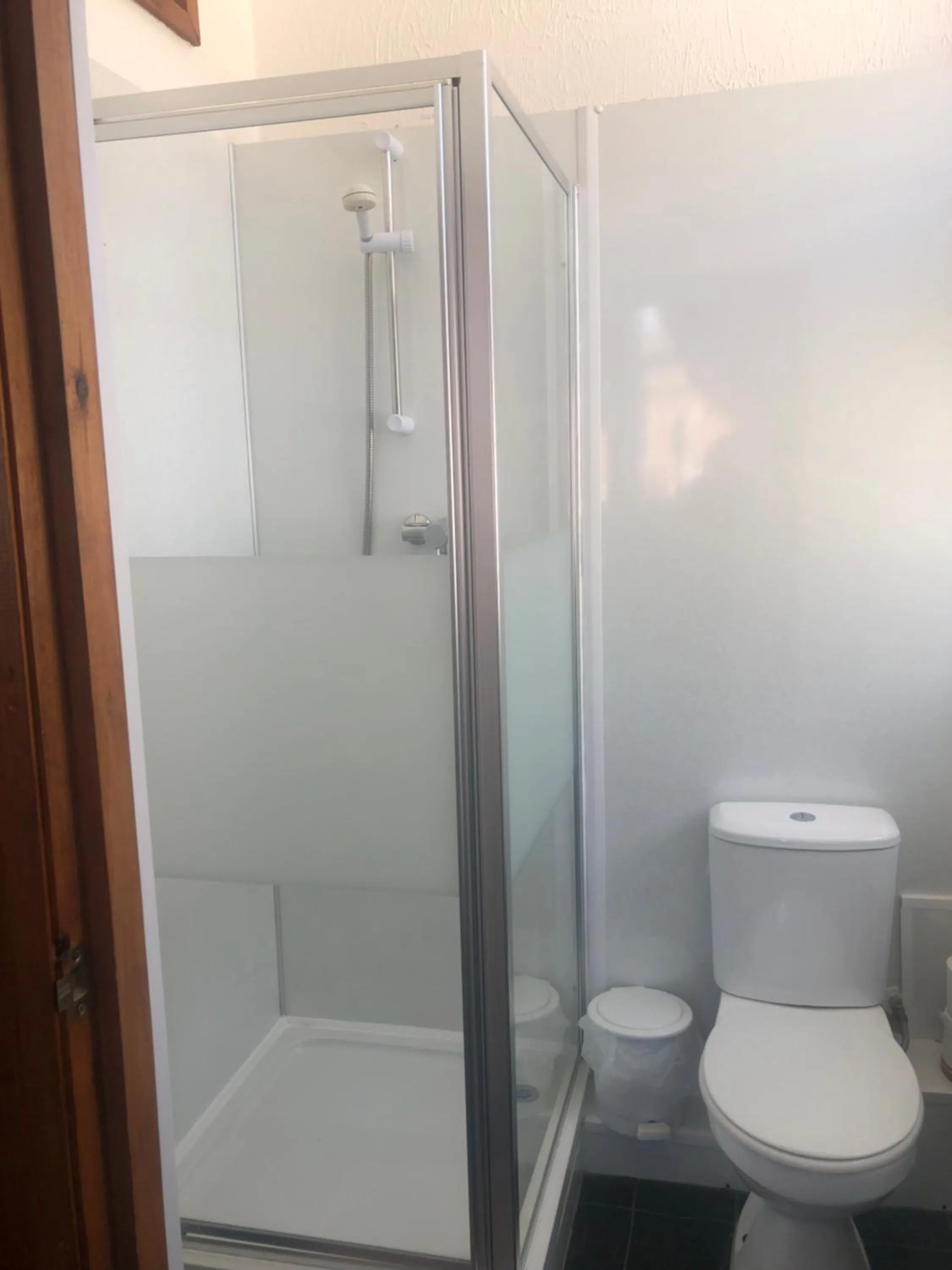 Bathroom in OYO The Bentleys Hotel