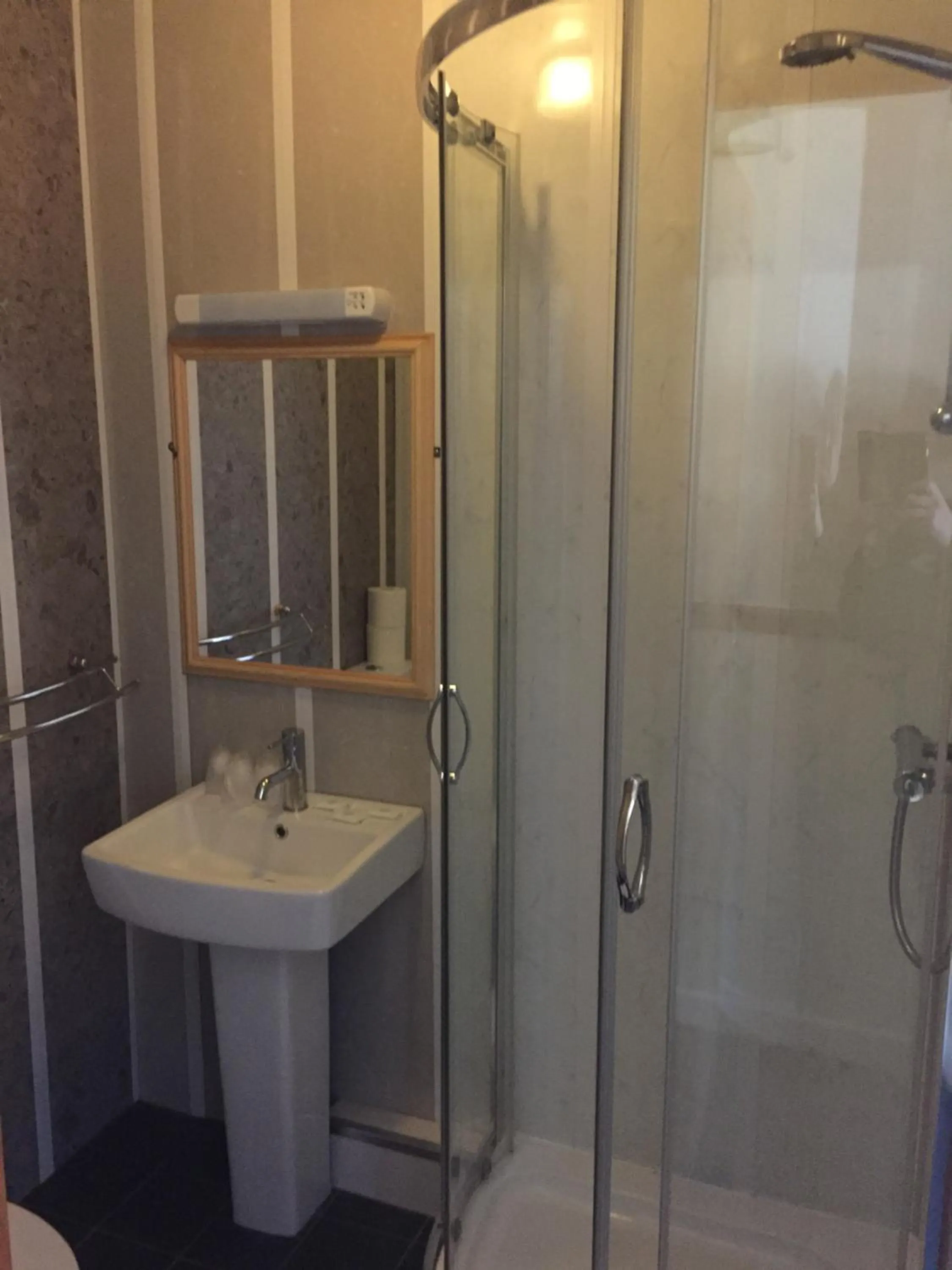 Bathroom in OYO The Bentleys Hotel