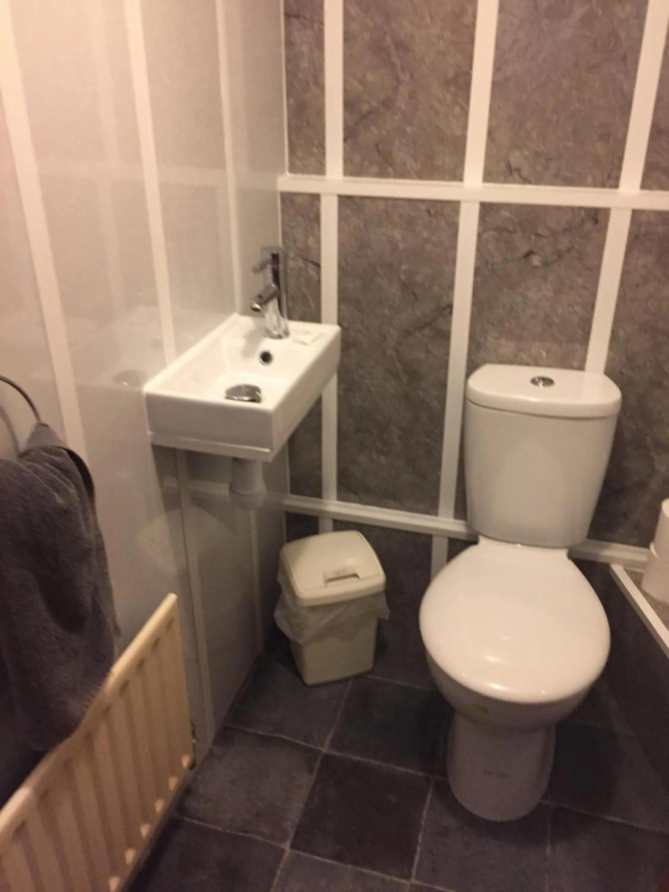 Bathroom in OYO The Bentleys Hotel