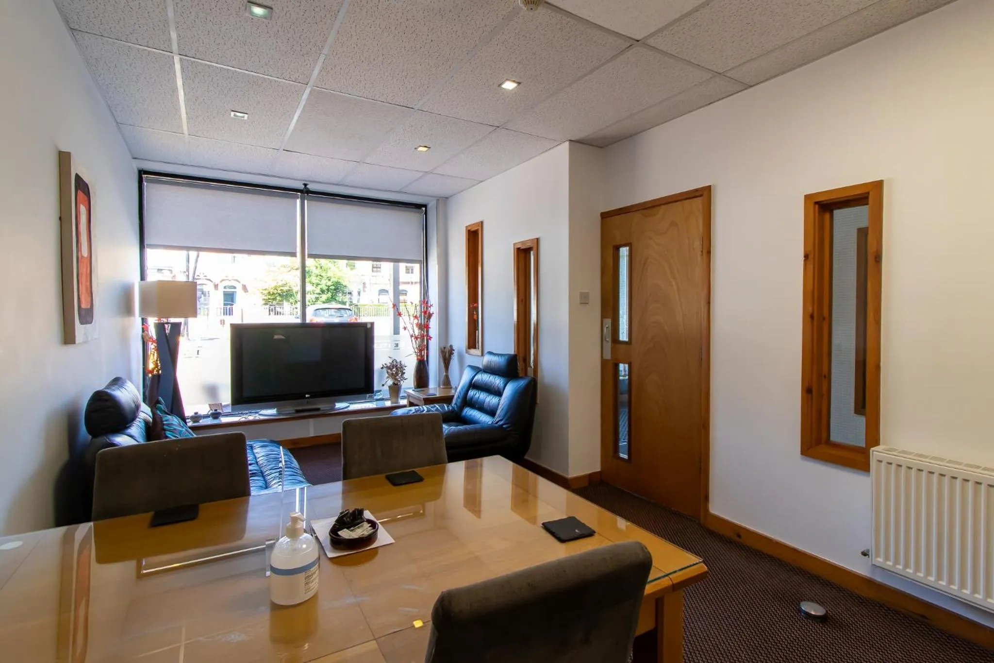 TV and multimedia in OYO The Bentleys Hotel