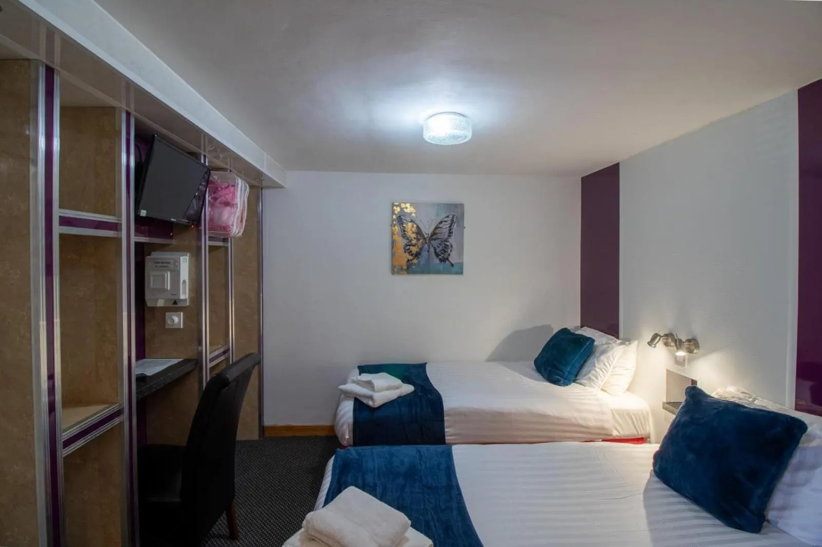 Bedroom, Bed in OYO The Bentleys Hotel