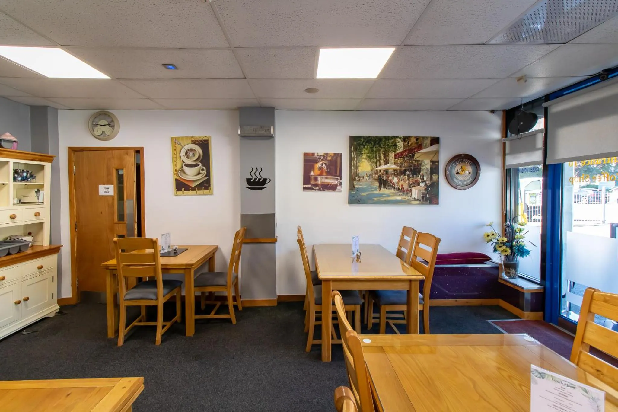 Restaurant/places to eat in OYO The Bentleys Hotel