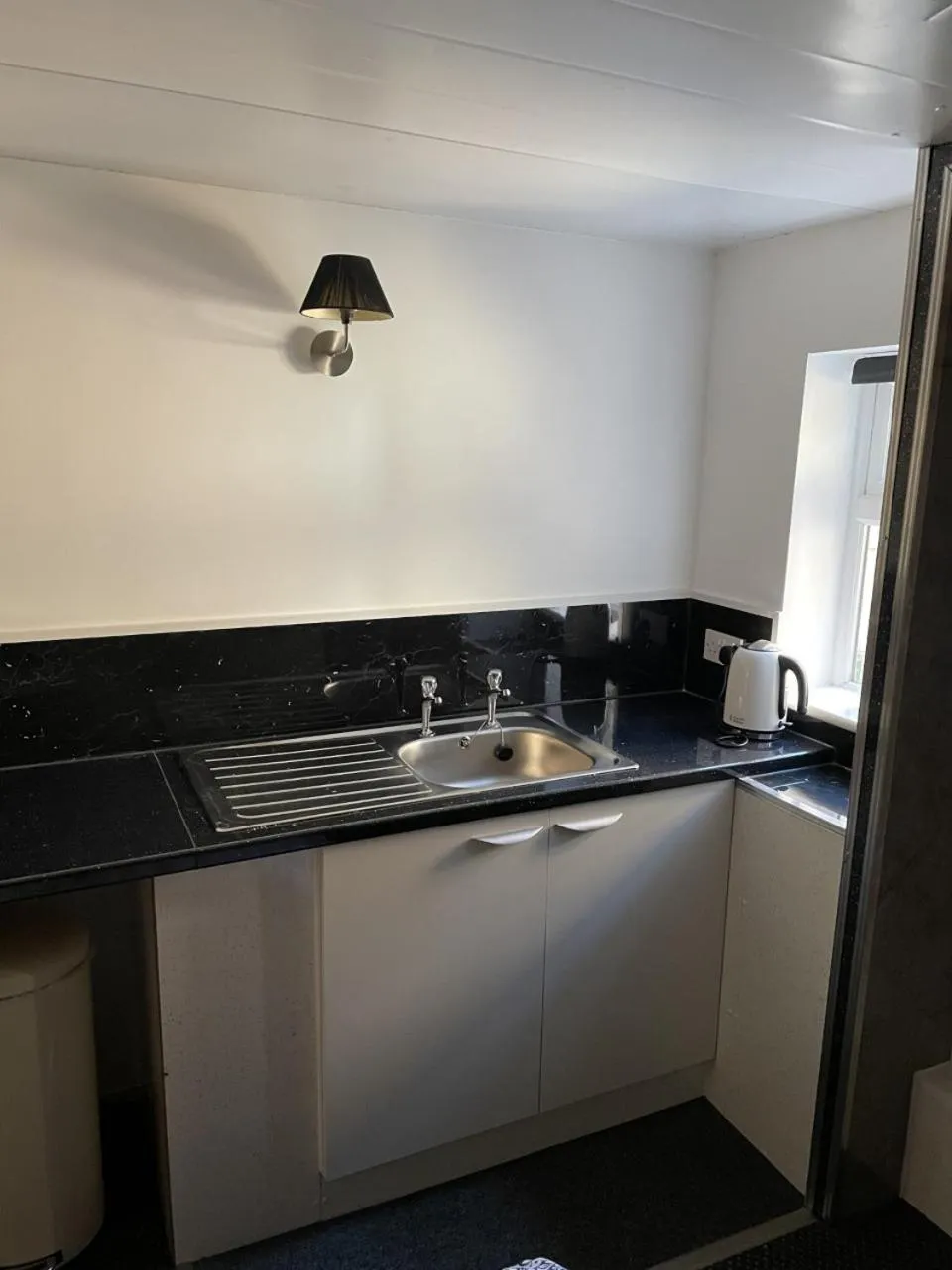 Coffee/tea facilities in OYO The Bentleys Hotel