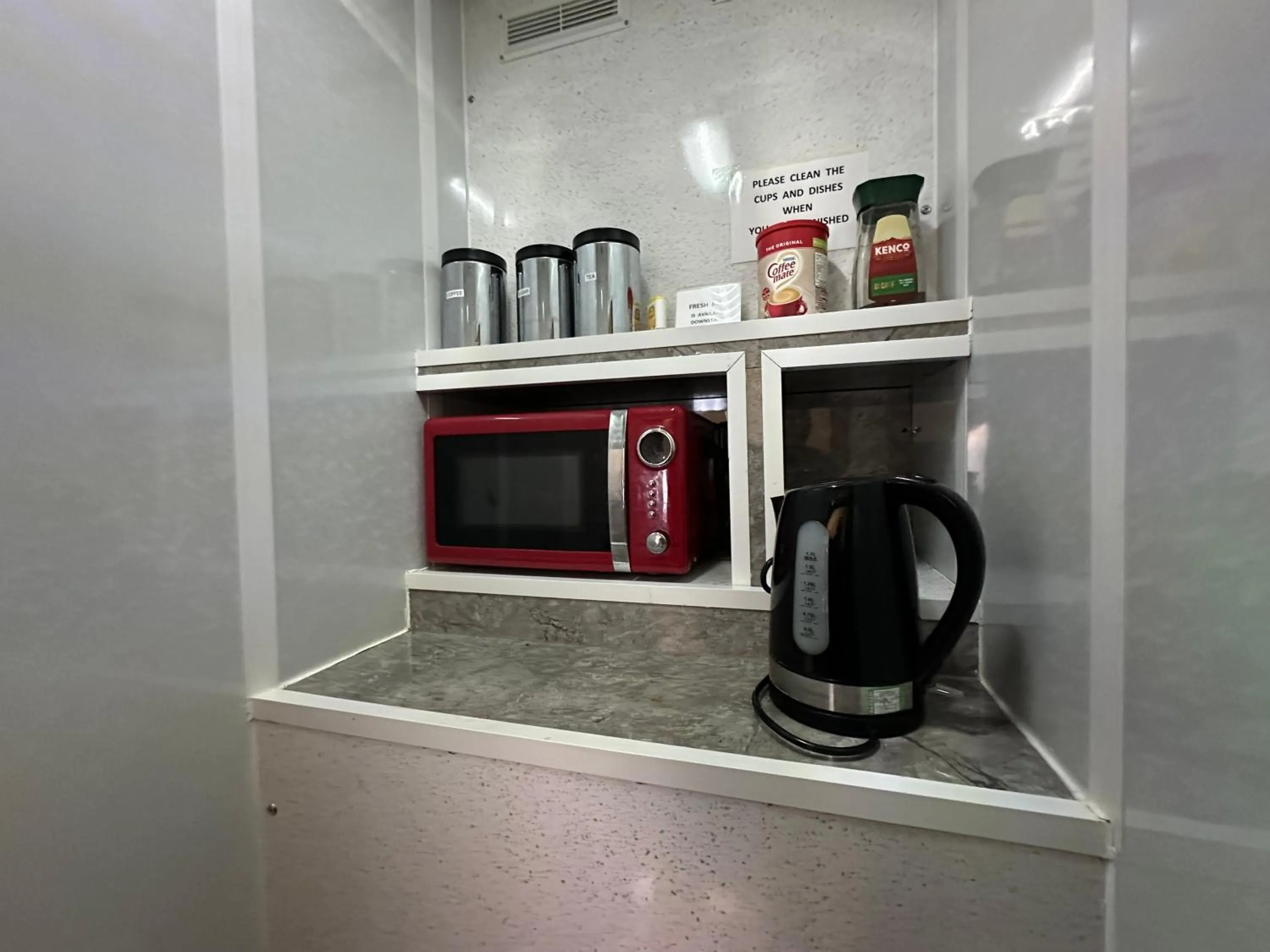 Kitchen or kitchenette in OYO The Bentleys Hotel