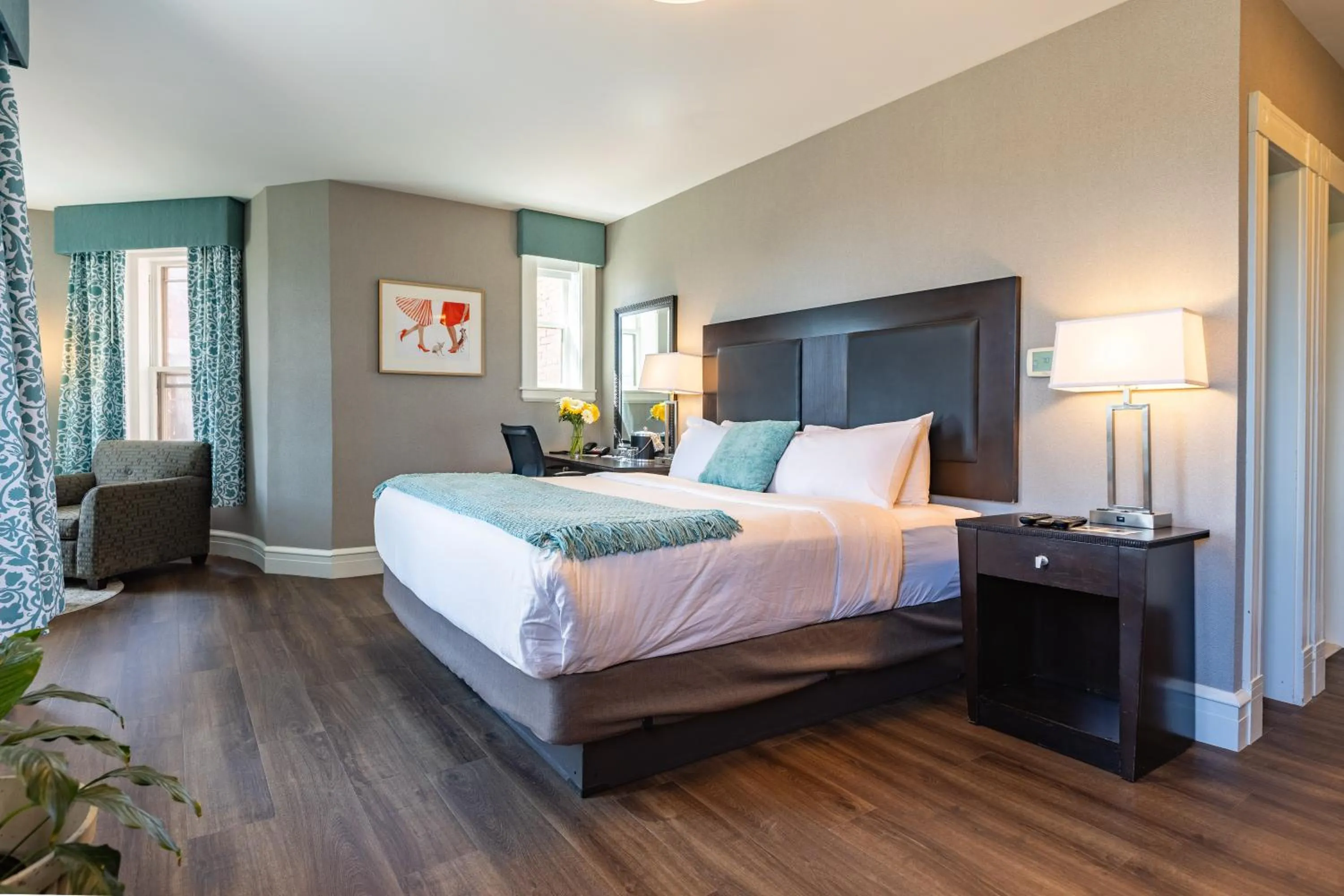 Bedroom, Bed in The Centennial Hotel