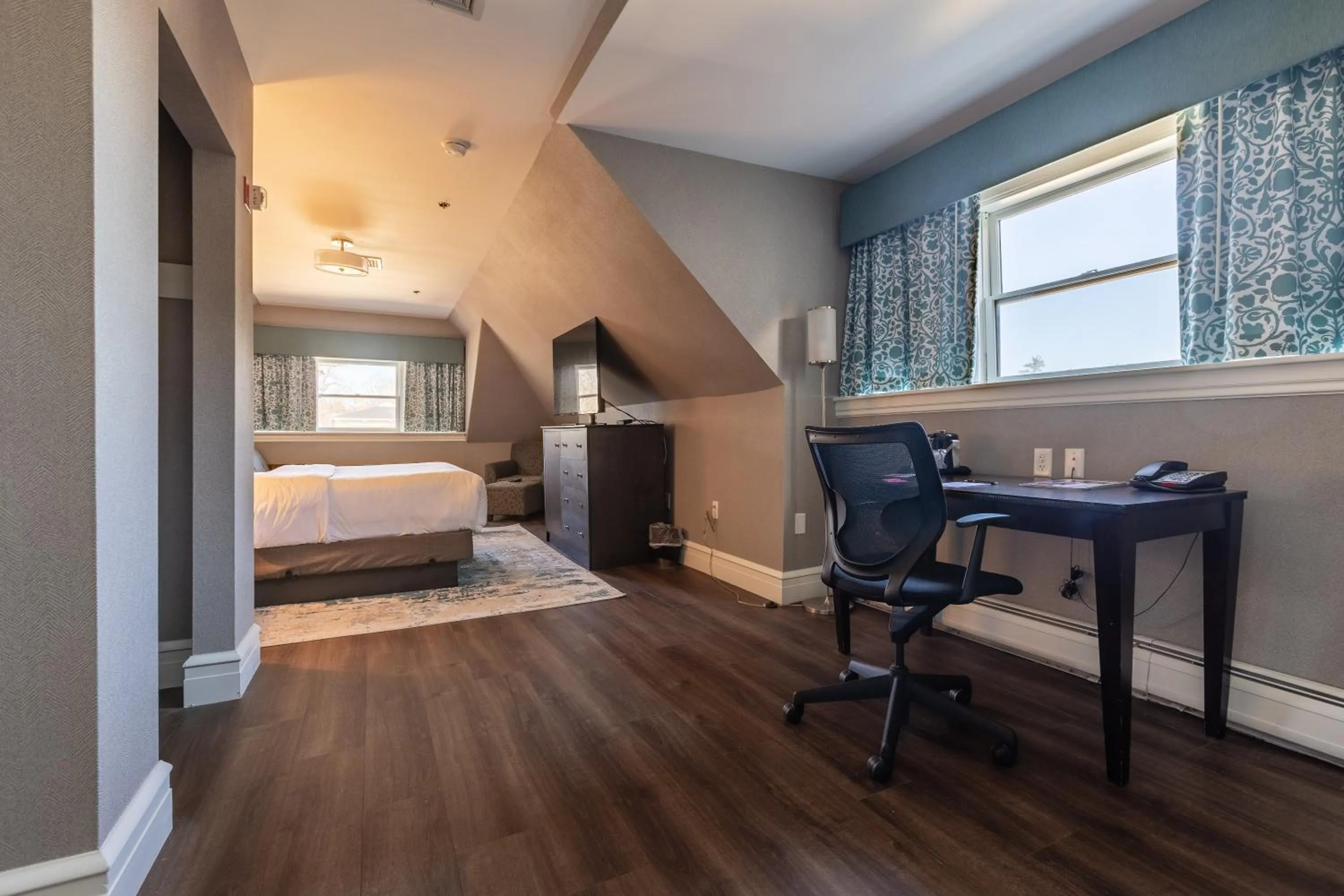 Bedroom, Bed in The Centennial Hotel