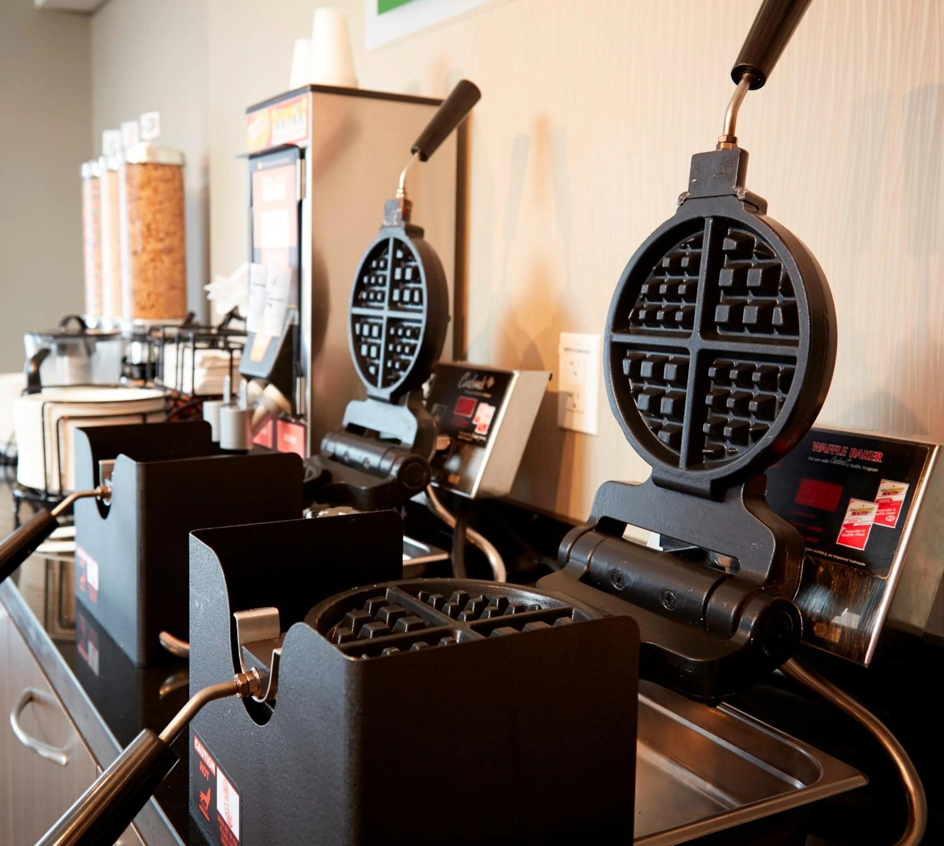 Restaurant/places to eat in Quality Inn