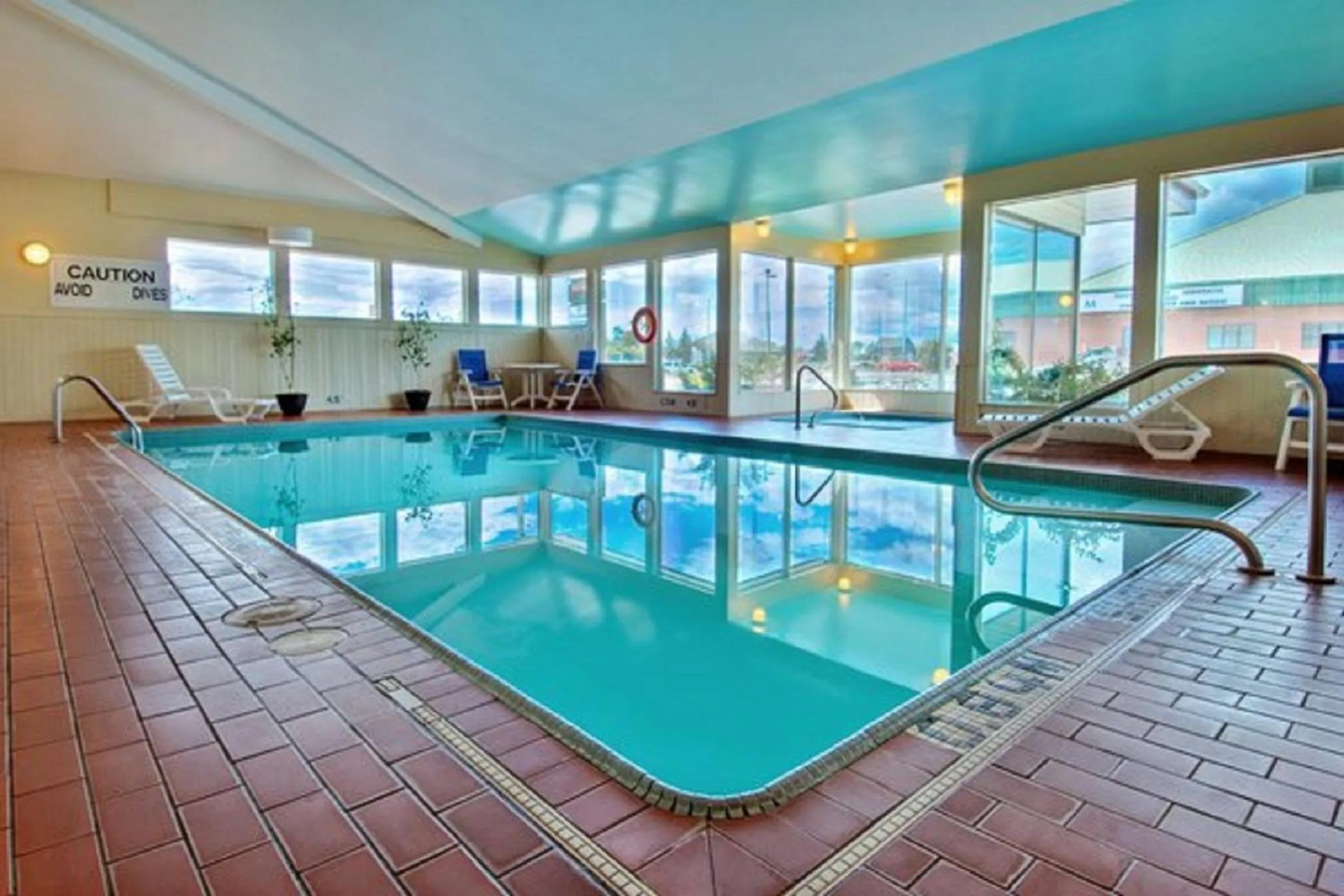 Swimming pool in Quality Inn