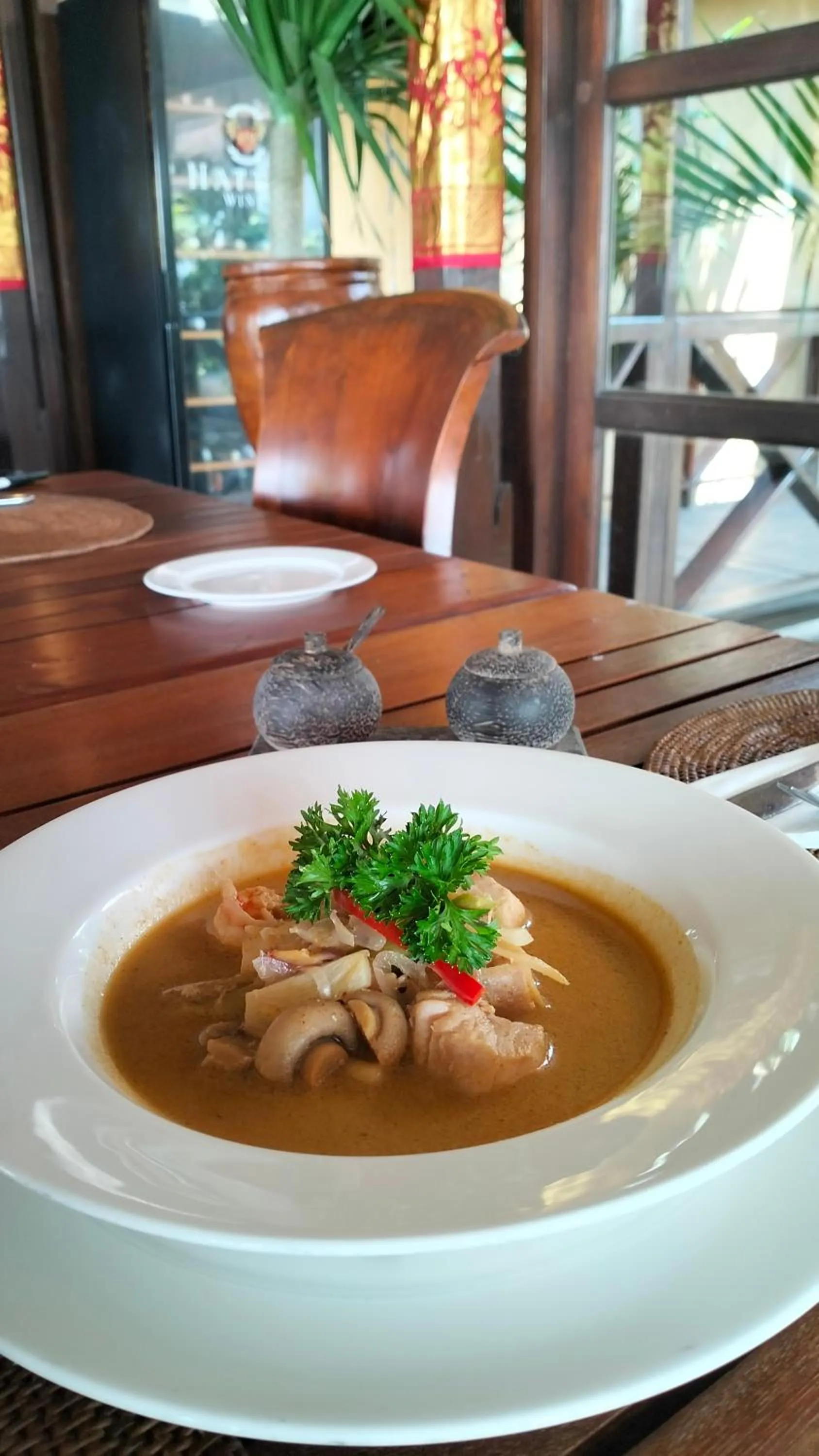 Restaurant/places to eat in Naya Gawana Resort & Spa