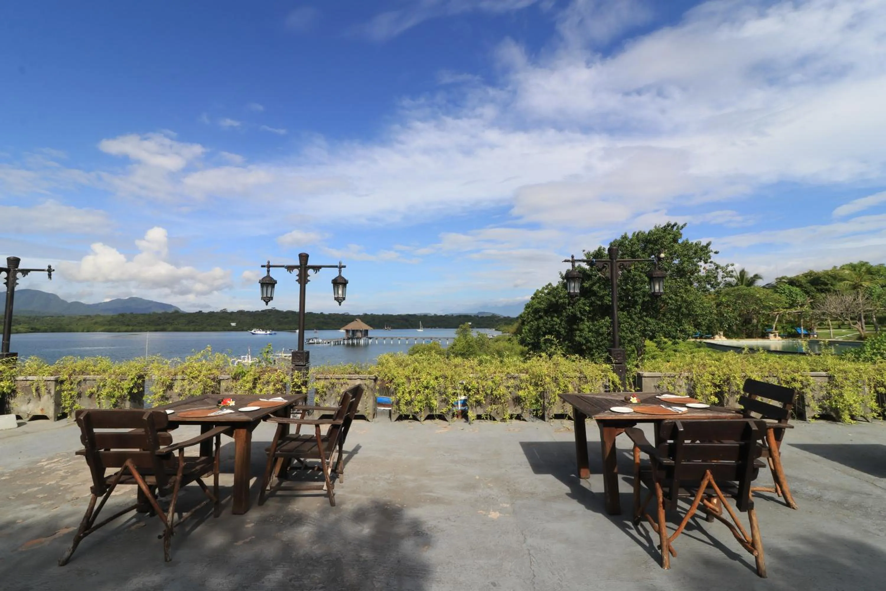 Restaurant/places to eat in Naya Gawana Resort & Spa