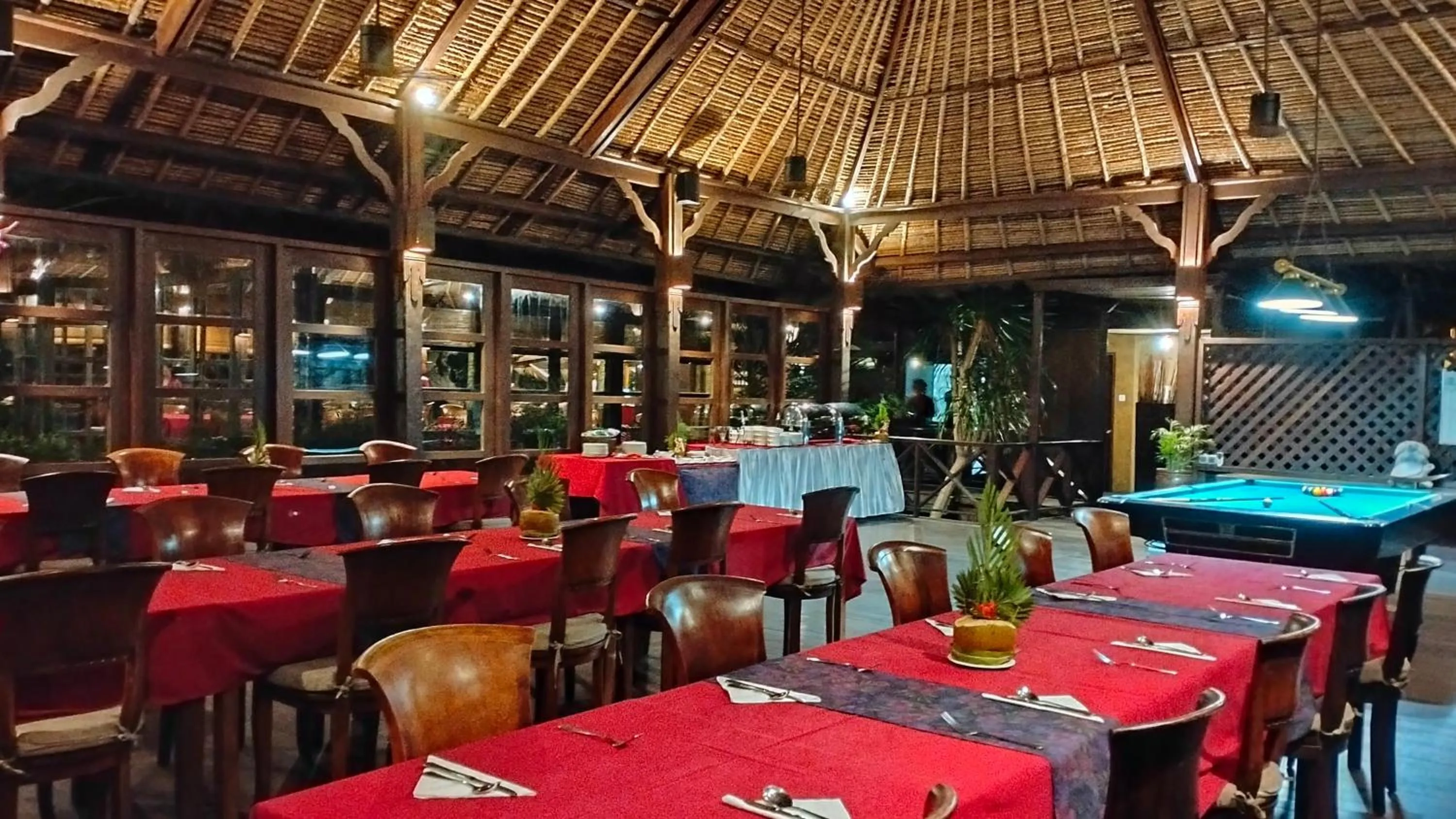 Restaurant/places to eat in Naya Gawana Resort & Spa