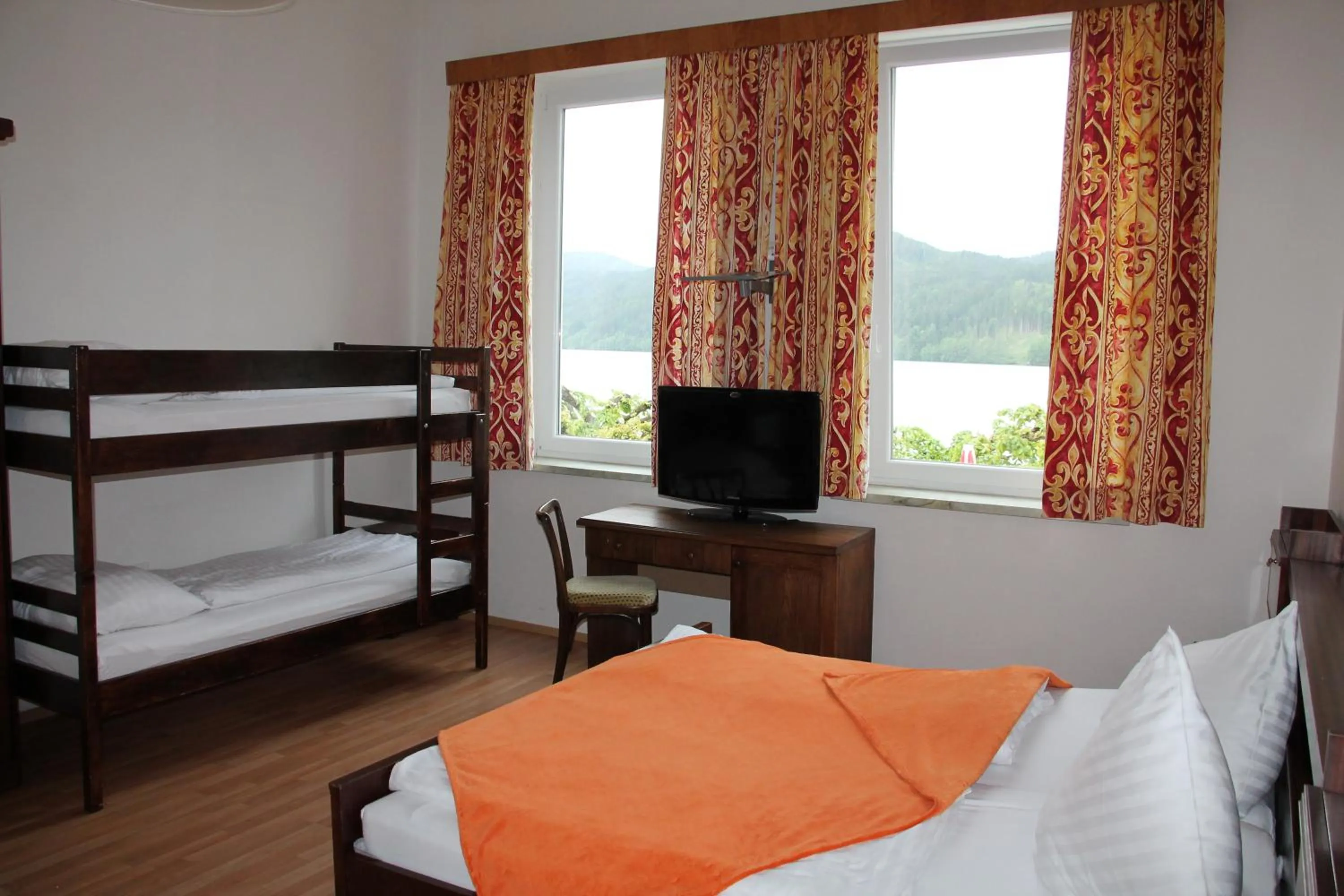 Photo of the whole room in Strandhotel Pichler