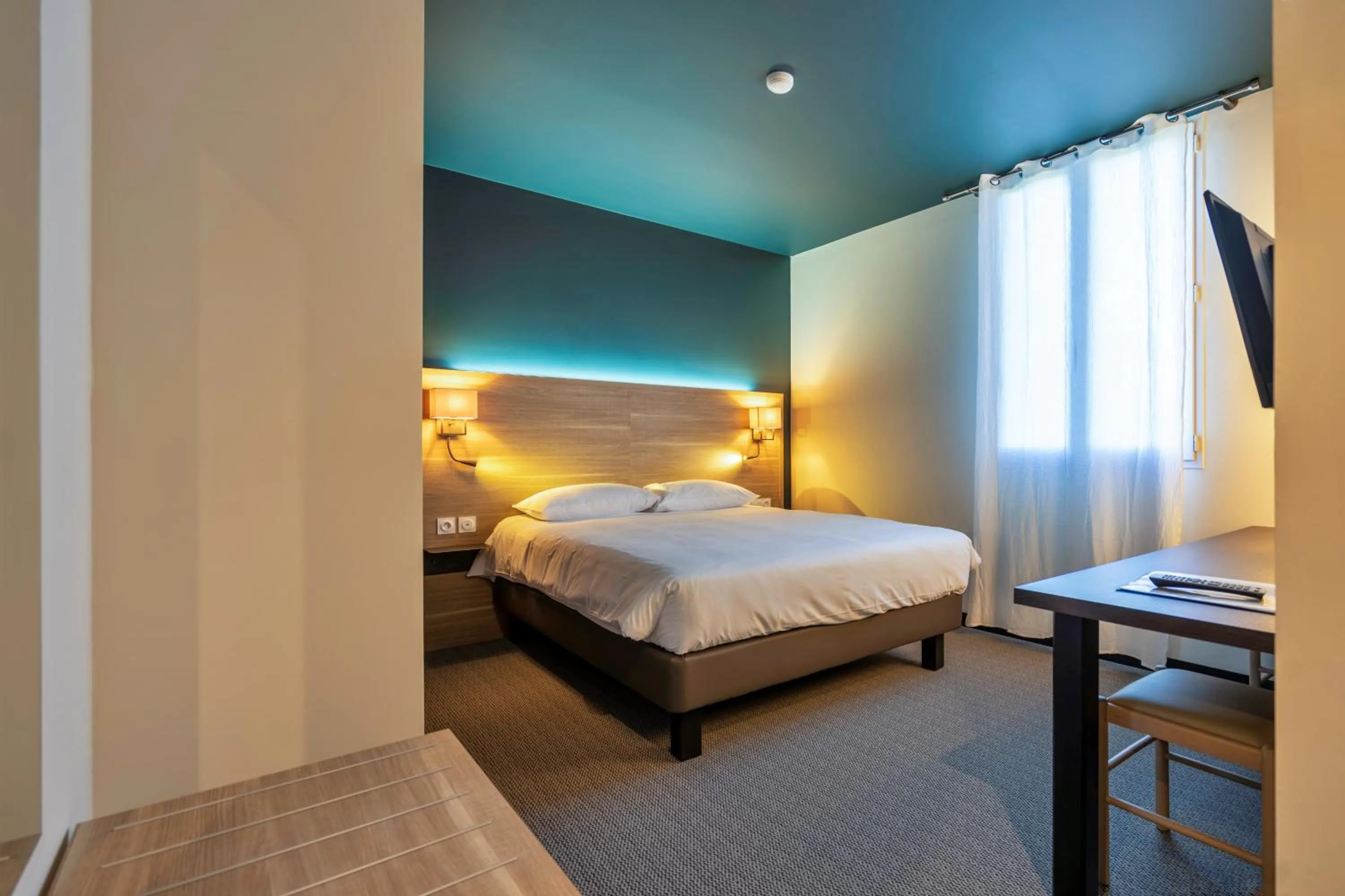 Photo of the whole room, Bed in Hôtel Restaurant Le Relais des Gourmands