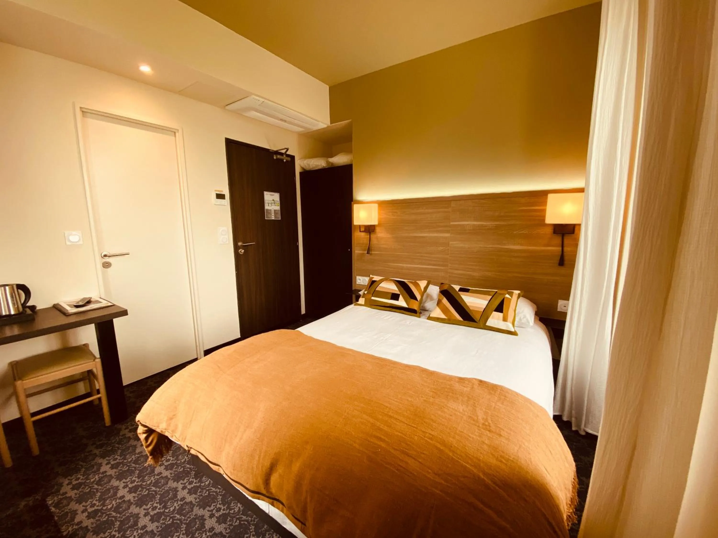 Property building, Bed in Hôtel Restaurant Le Relais des Gourmands