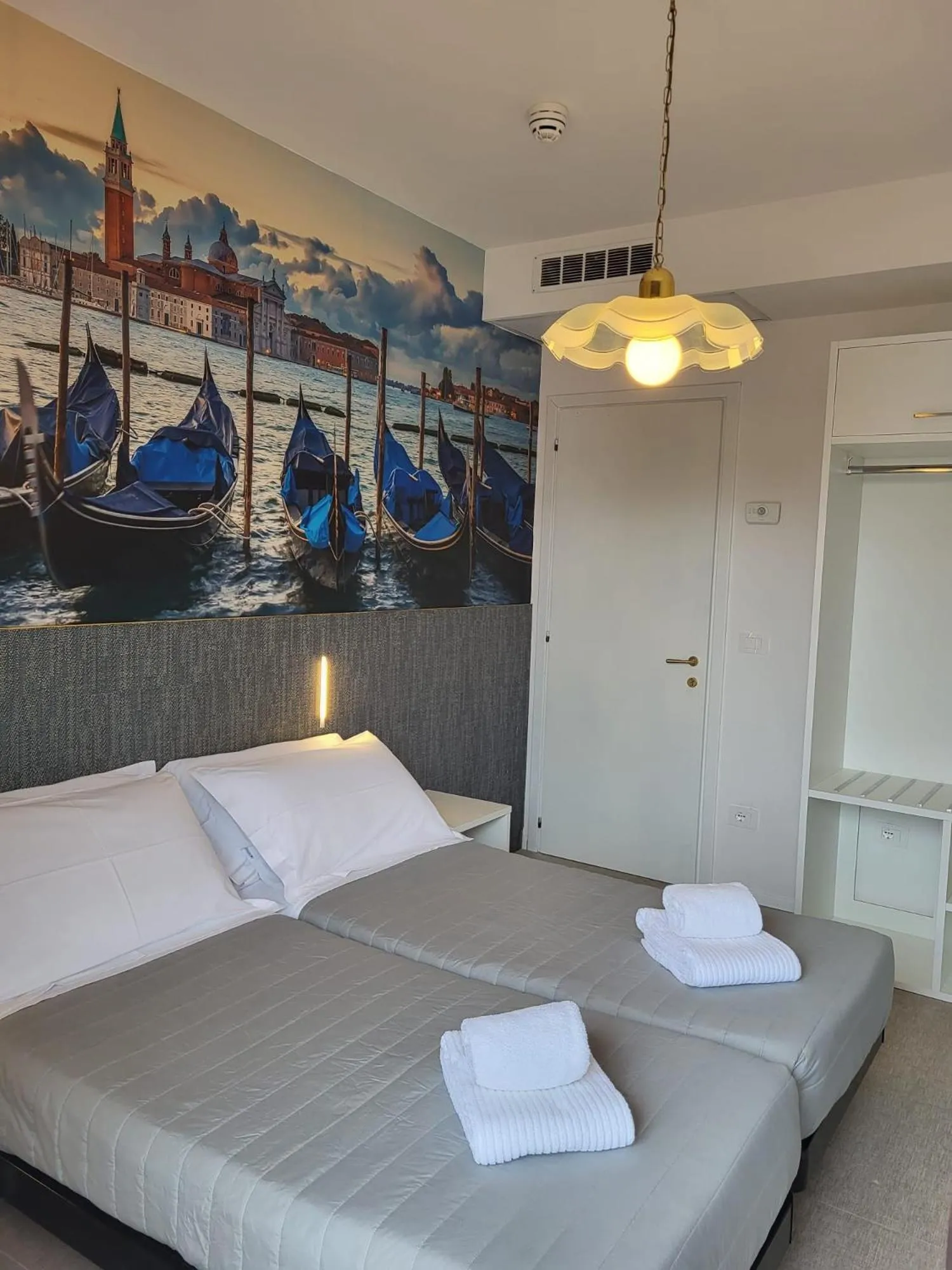 Bed in Hotel Piccadilly