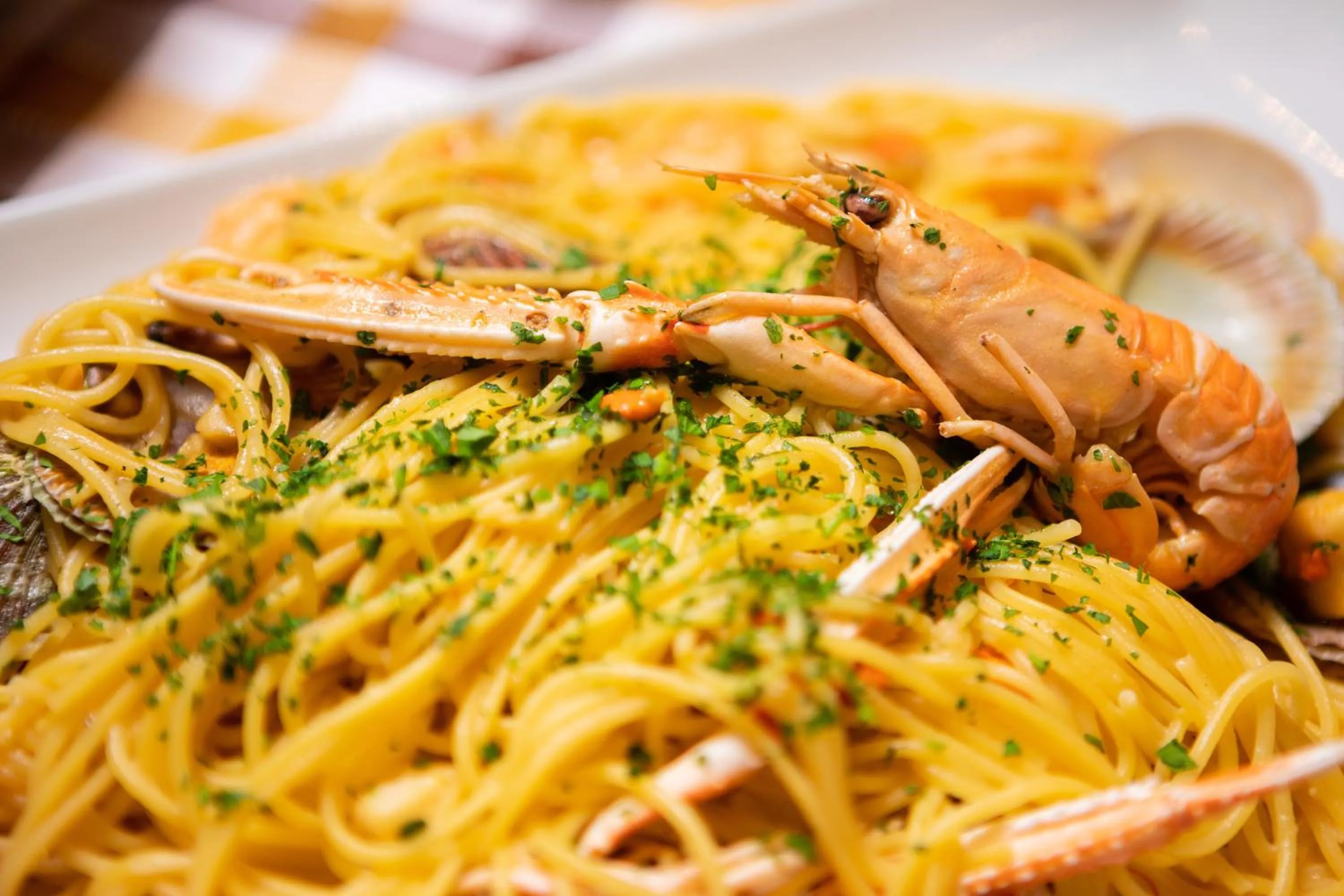 Restaurant/places to eat in Hotel Piccadilly