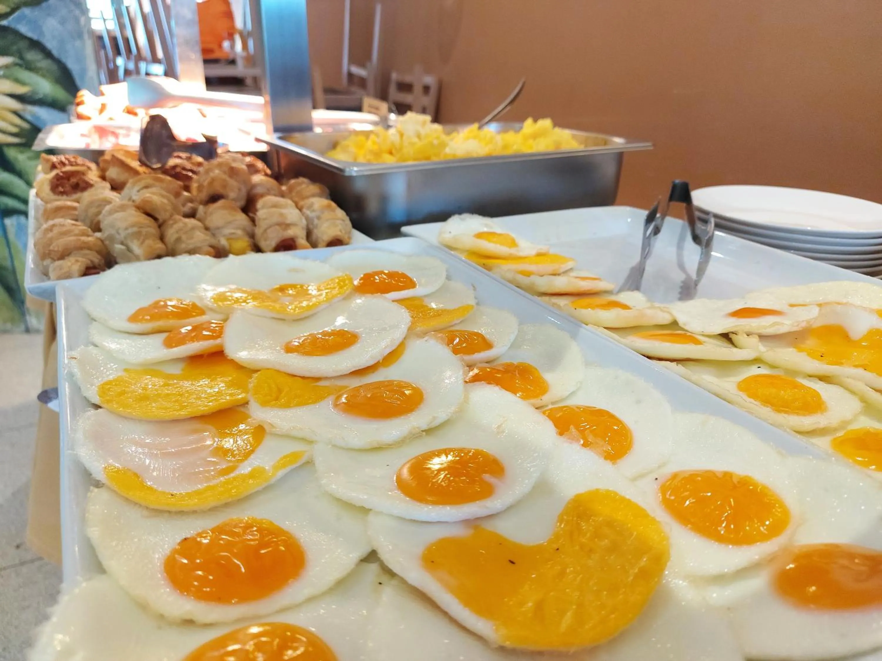 Restaurant/places to eat in Hotel Piccadilly