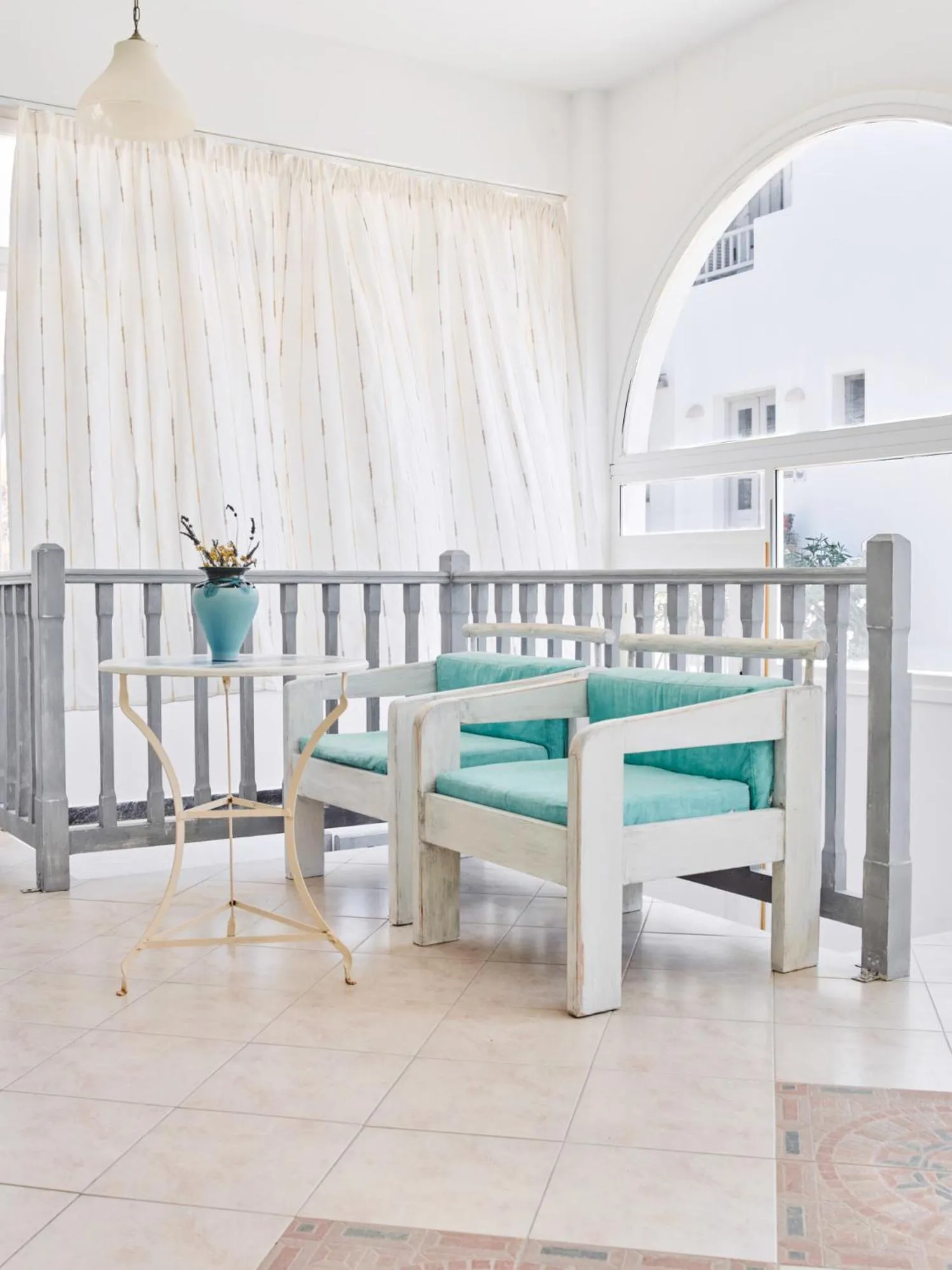 Seating area in Londos Hotel