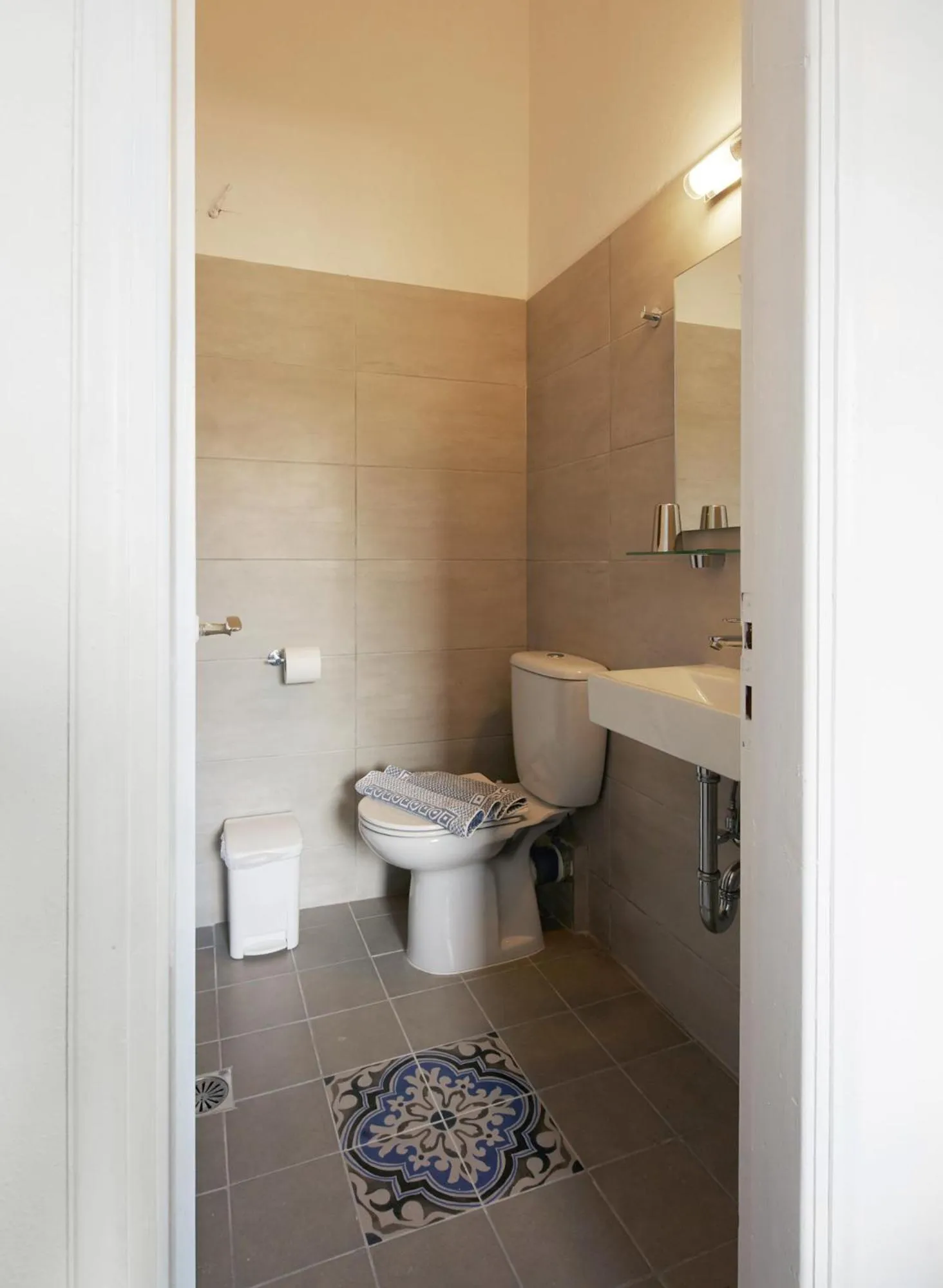 Toilet in Londos Hotel