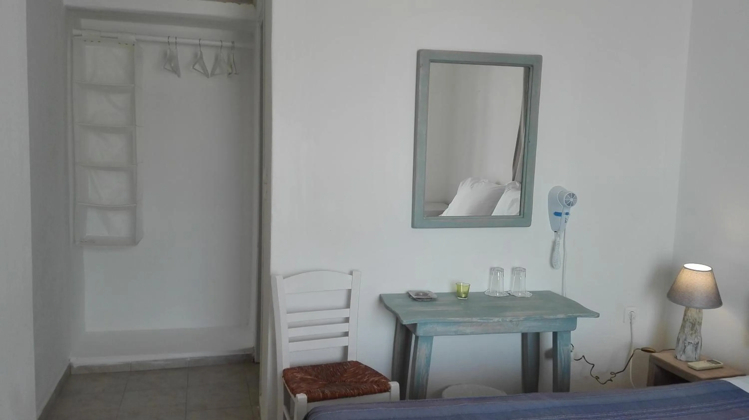 Photo of the whole room, Bed in Londos Hotel