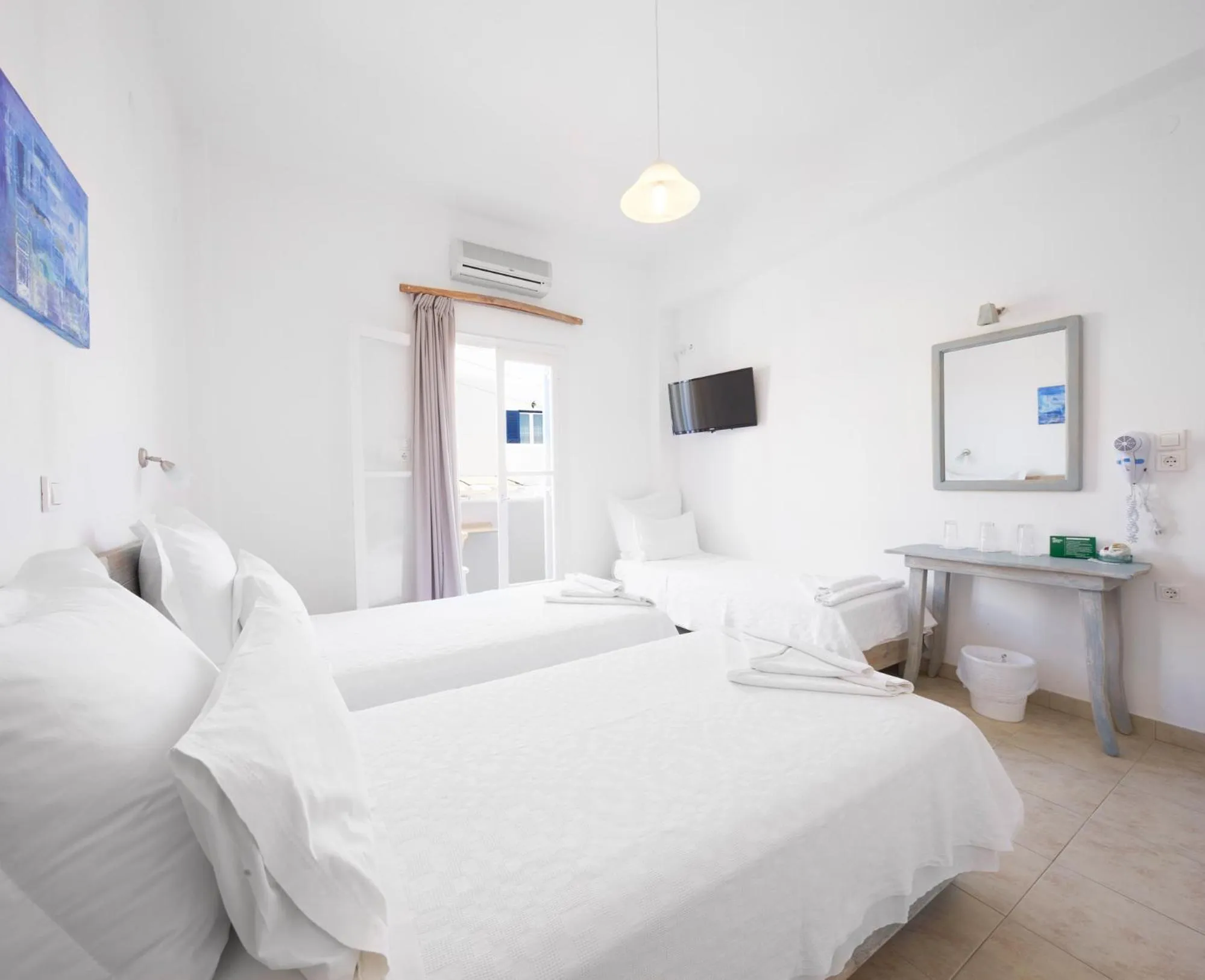 TV and multimedia, Bed in Londos Hotel