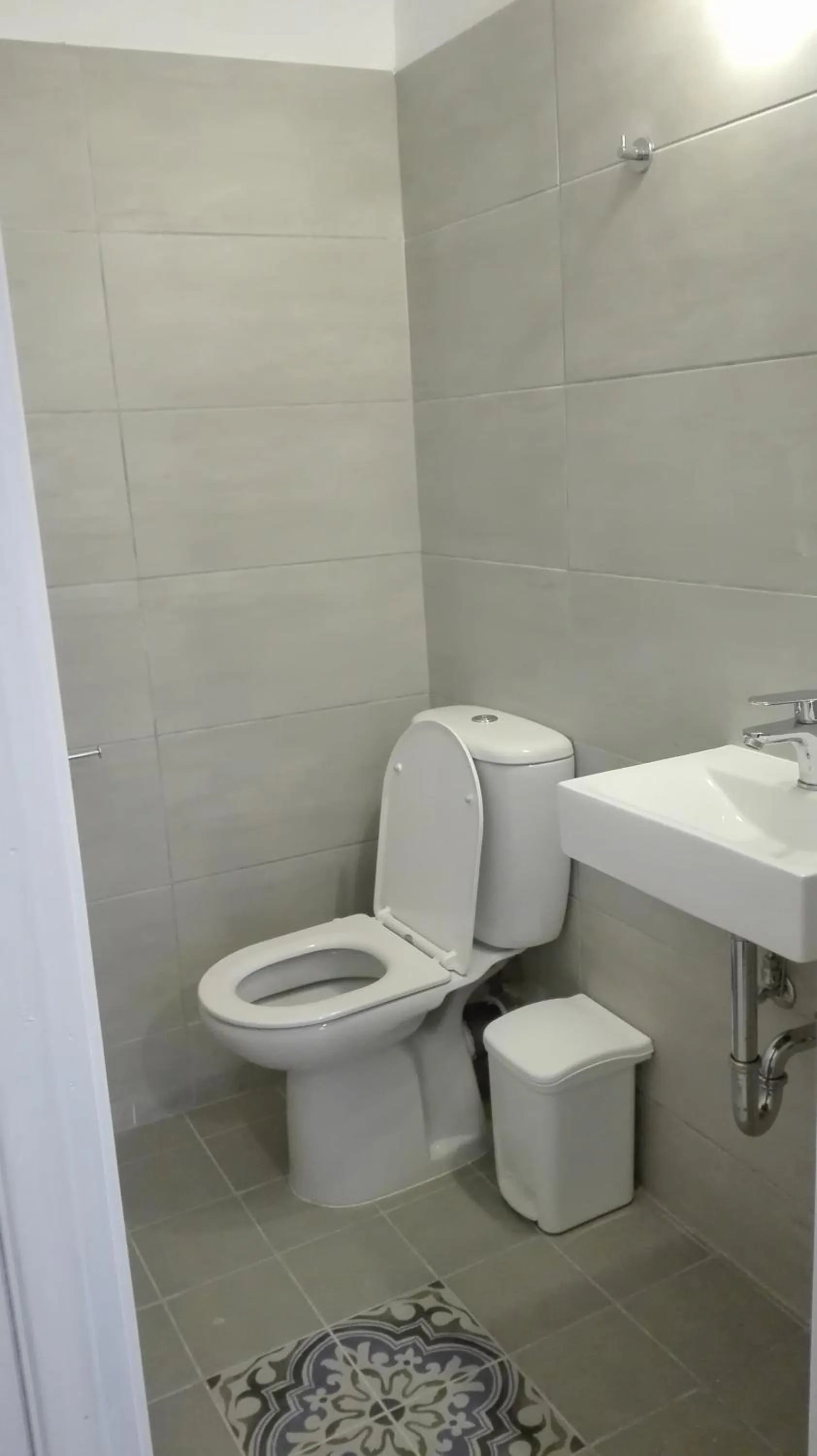 Toilet in Londos Hotel