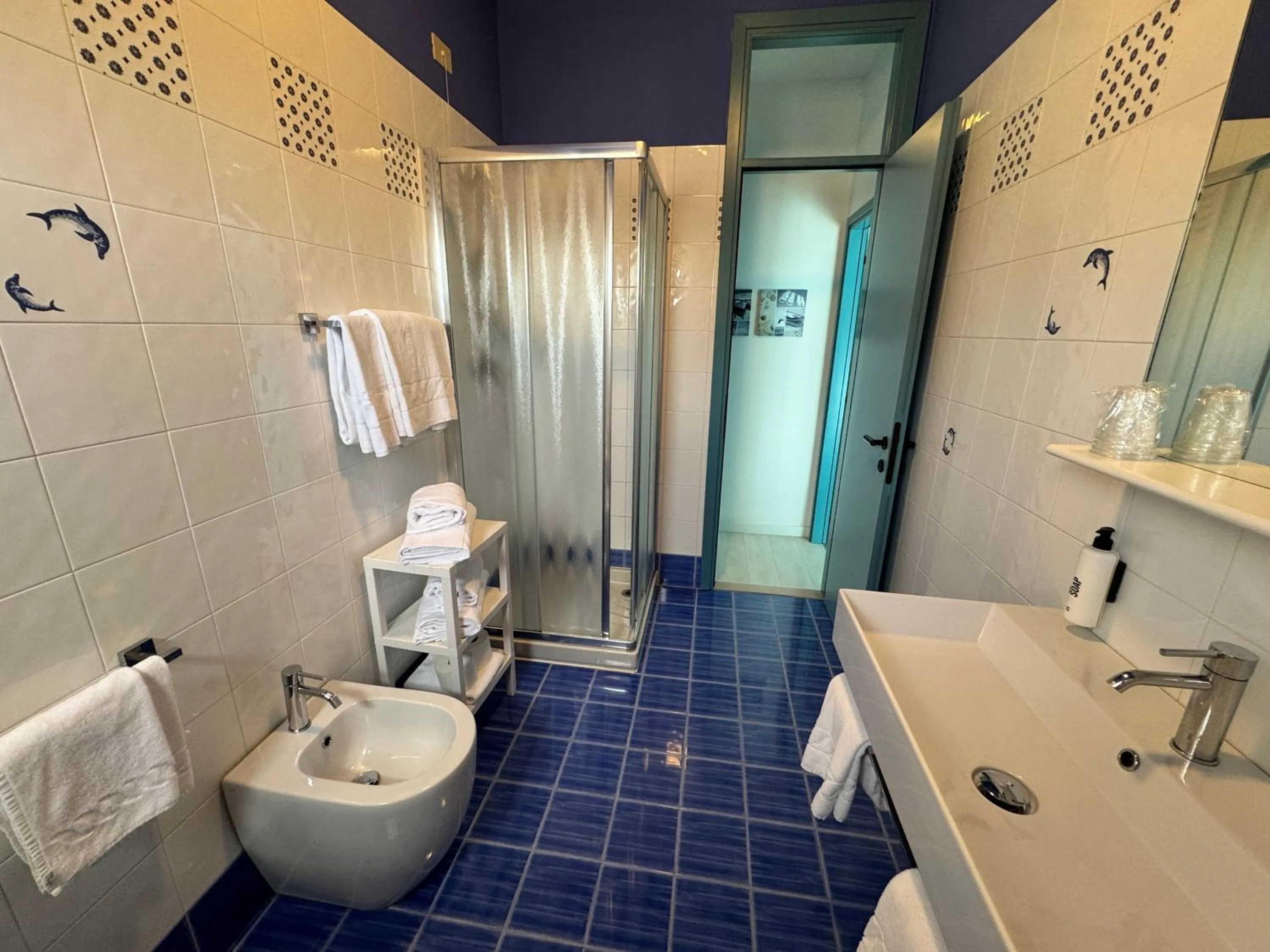 Shower in Regina Urban Beach Hotel