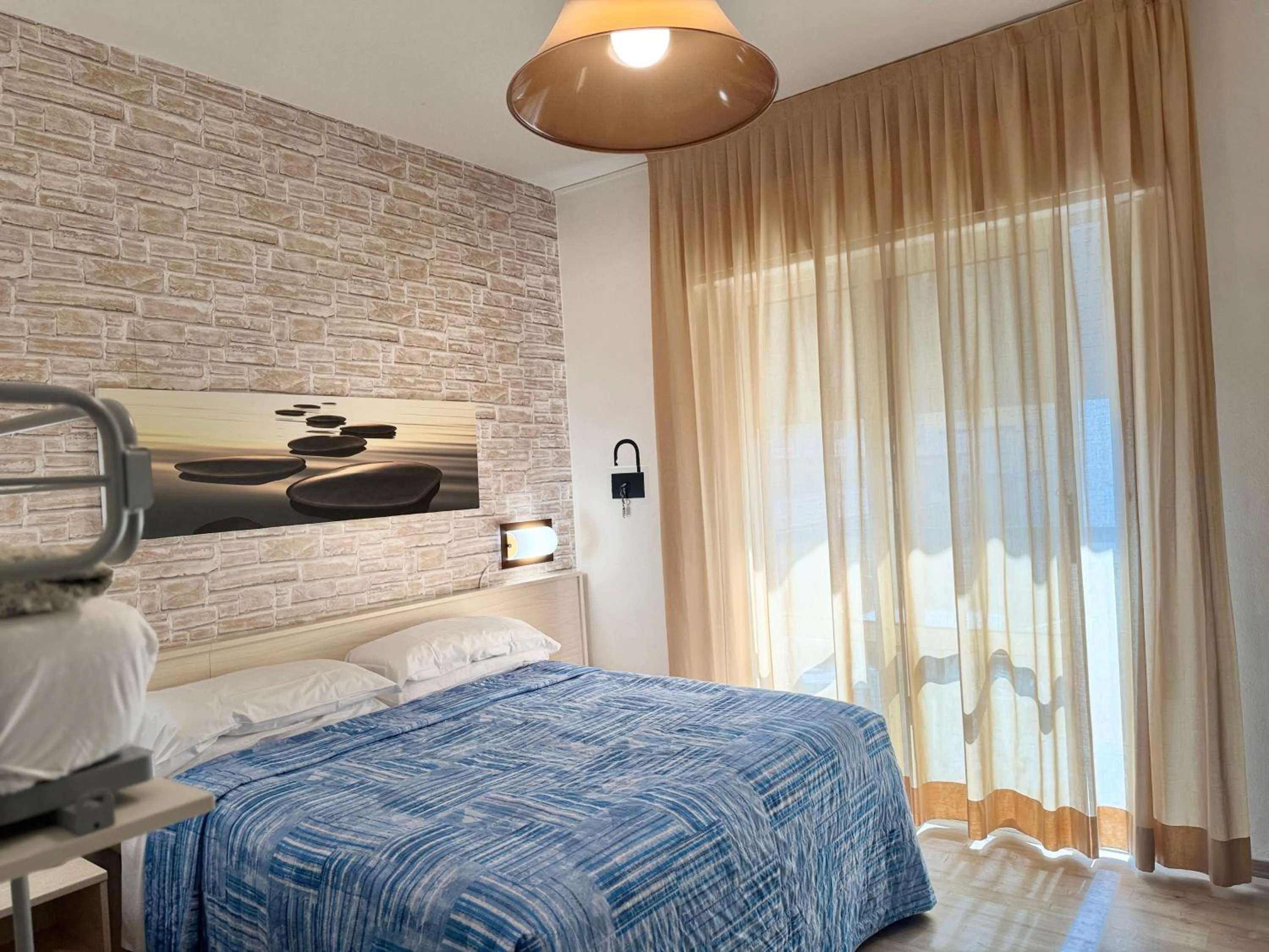 Bedroom, Bed in Regina Urban Beach Hotel