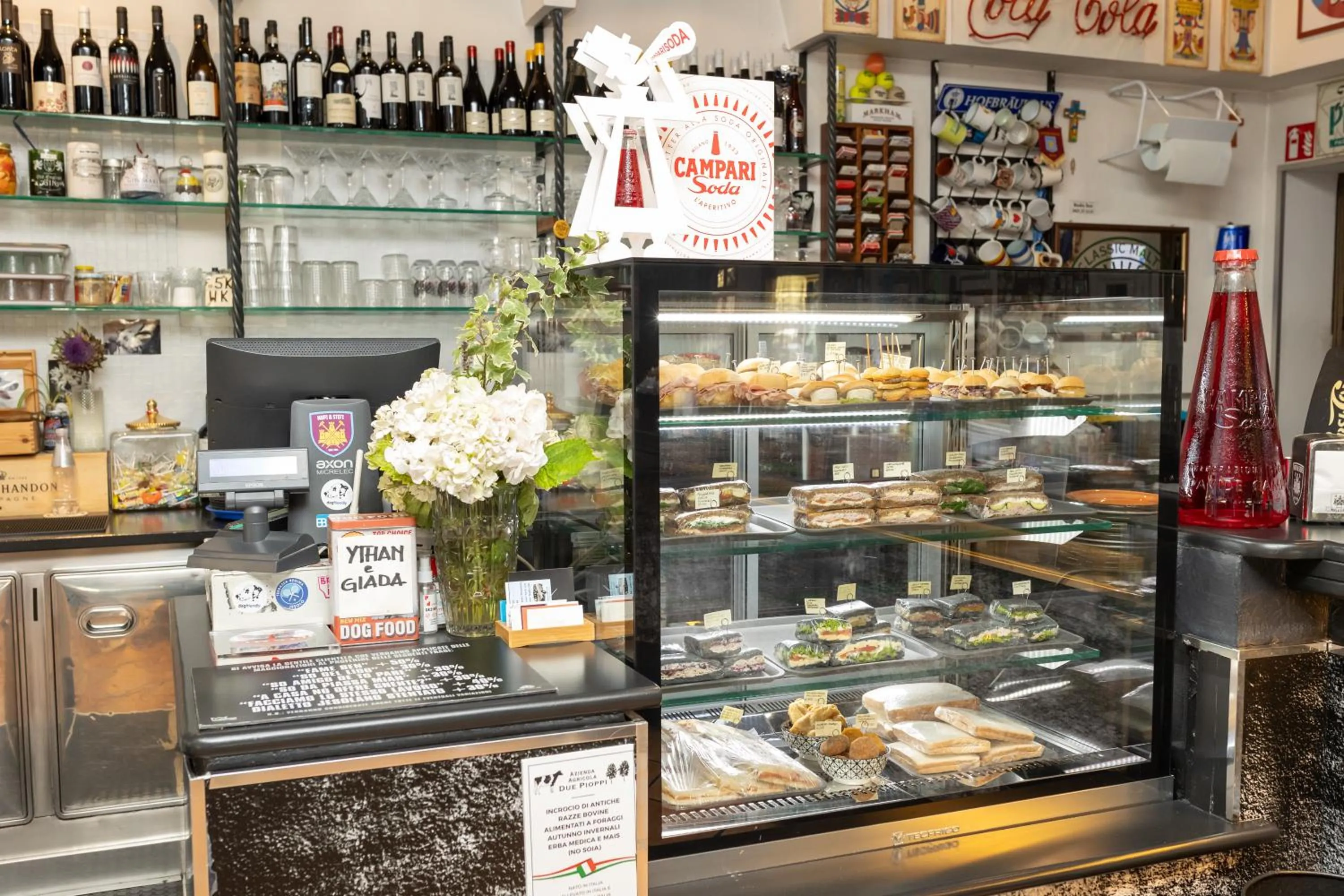 Restaurant/places to eat in Regina Urban Beach Hotel