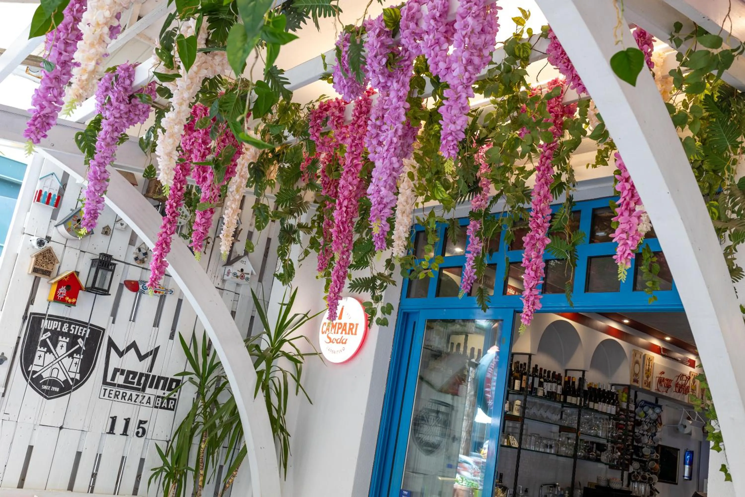 Restaurant/places to eat in Regina Urban Beach Hotel