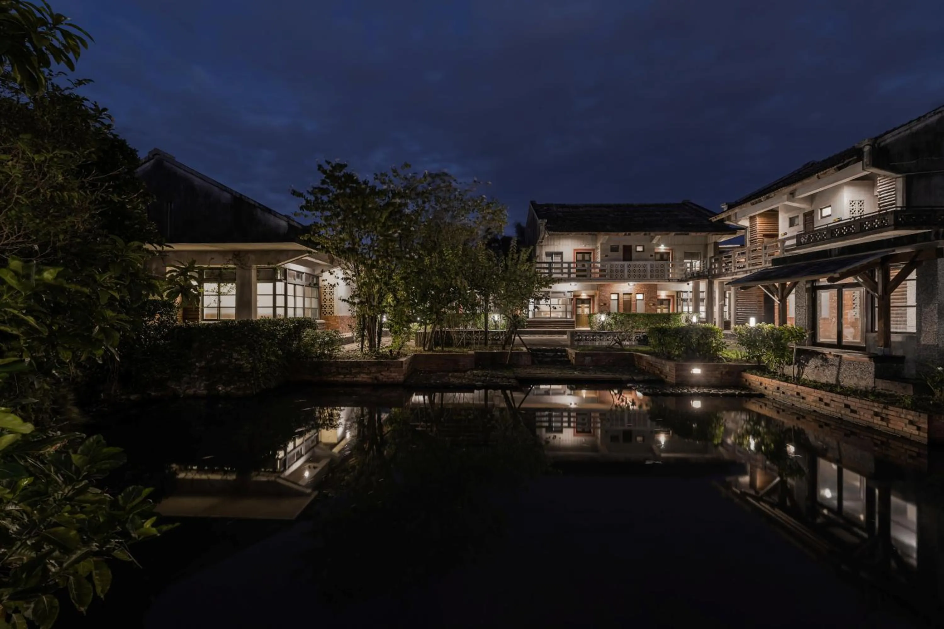 Night in The Moment Hotel Yilan by Lakeshore