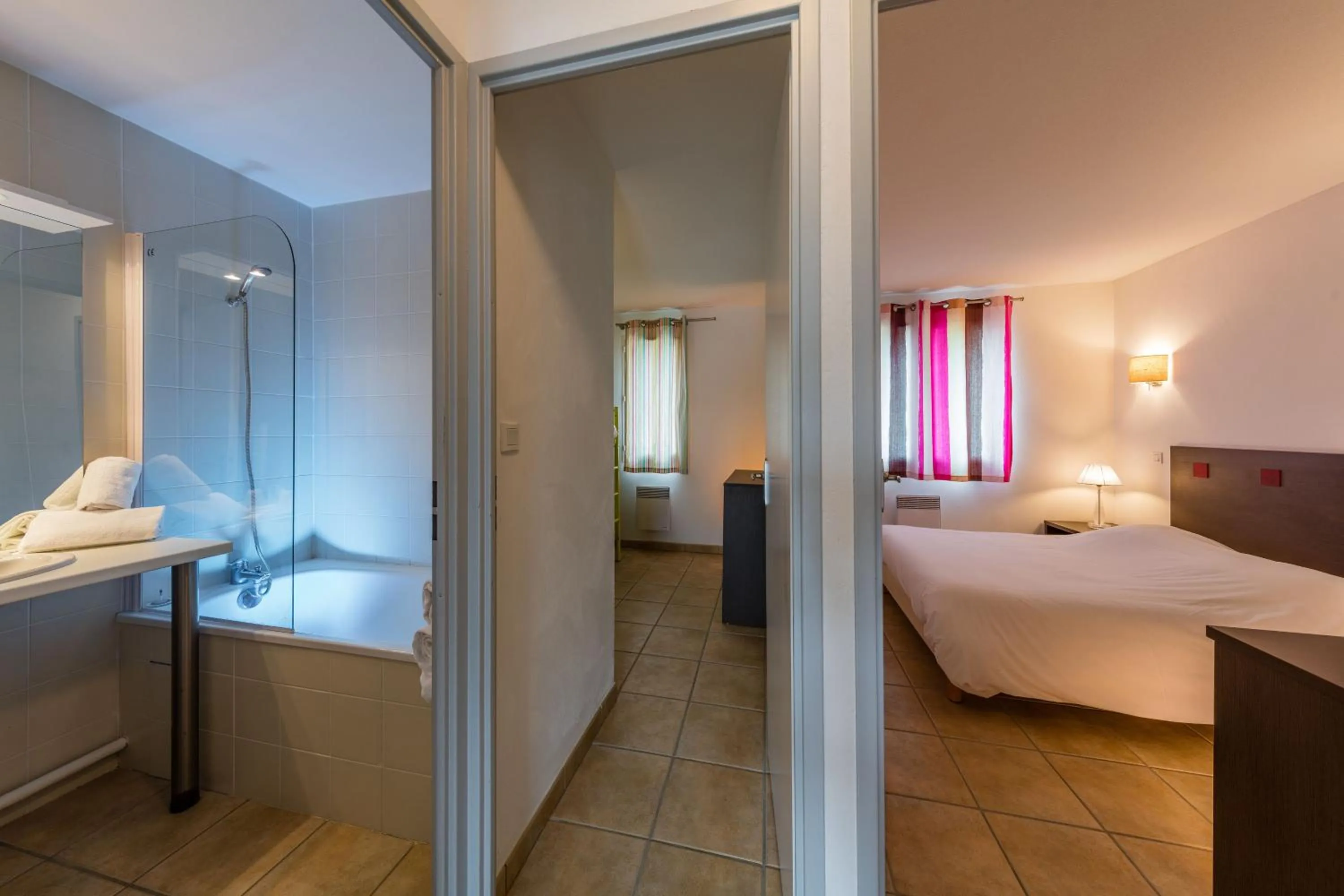 Shower in Vacancéole - Le Domaine du Golf d'Albret