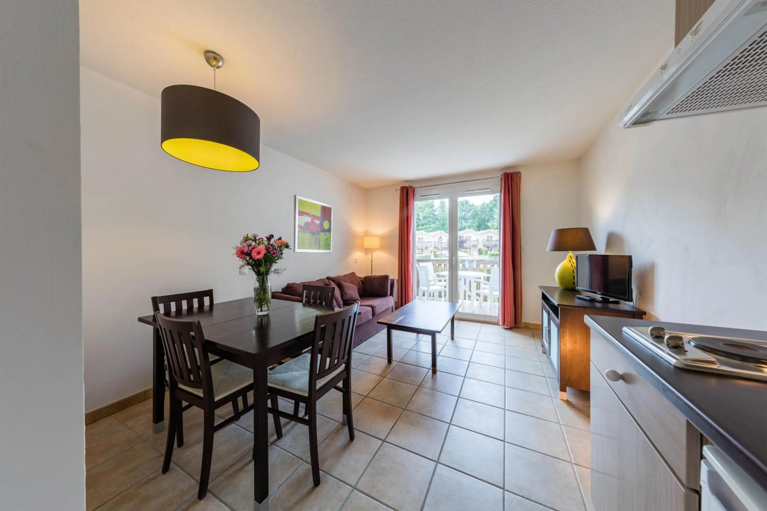 Kitchen or kitchenette in Vacancéole - Le Domaine du Golf d'Albret