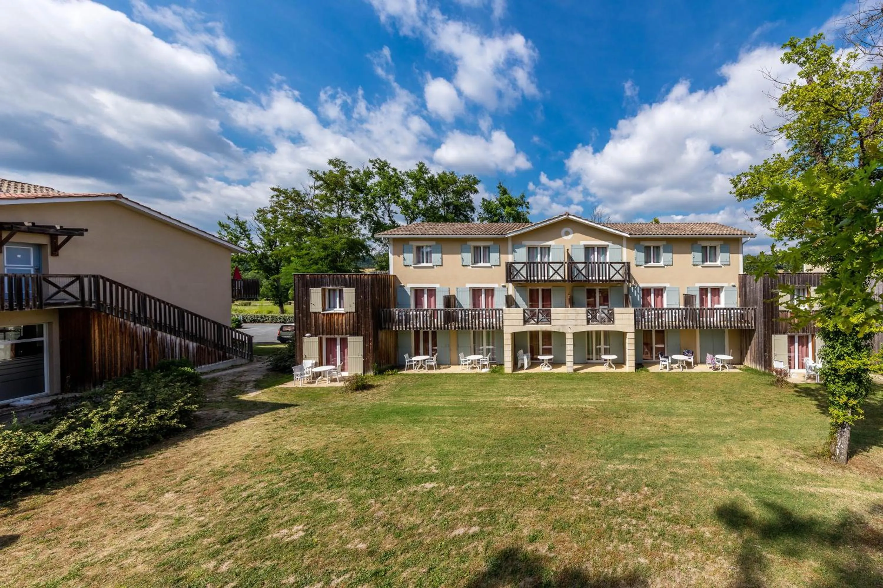 Facade/entrance in Vacancéole - Le Domaine du Golf d'Albret